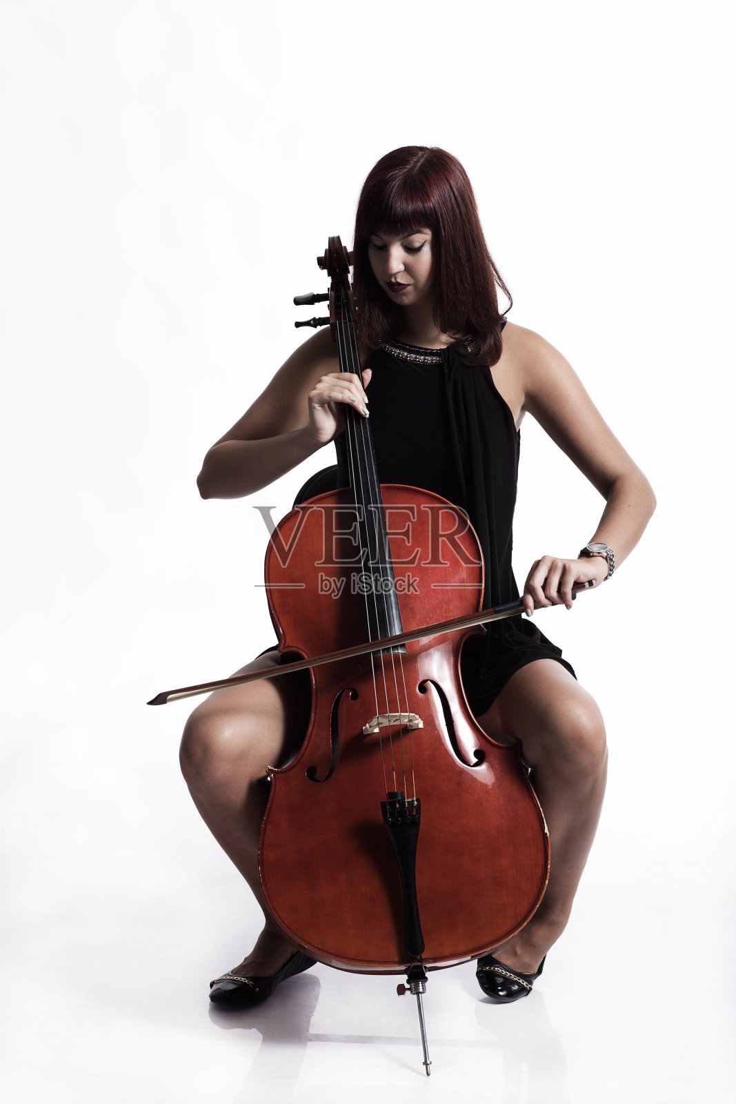 大提琴的音乐家照片摄影图片