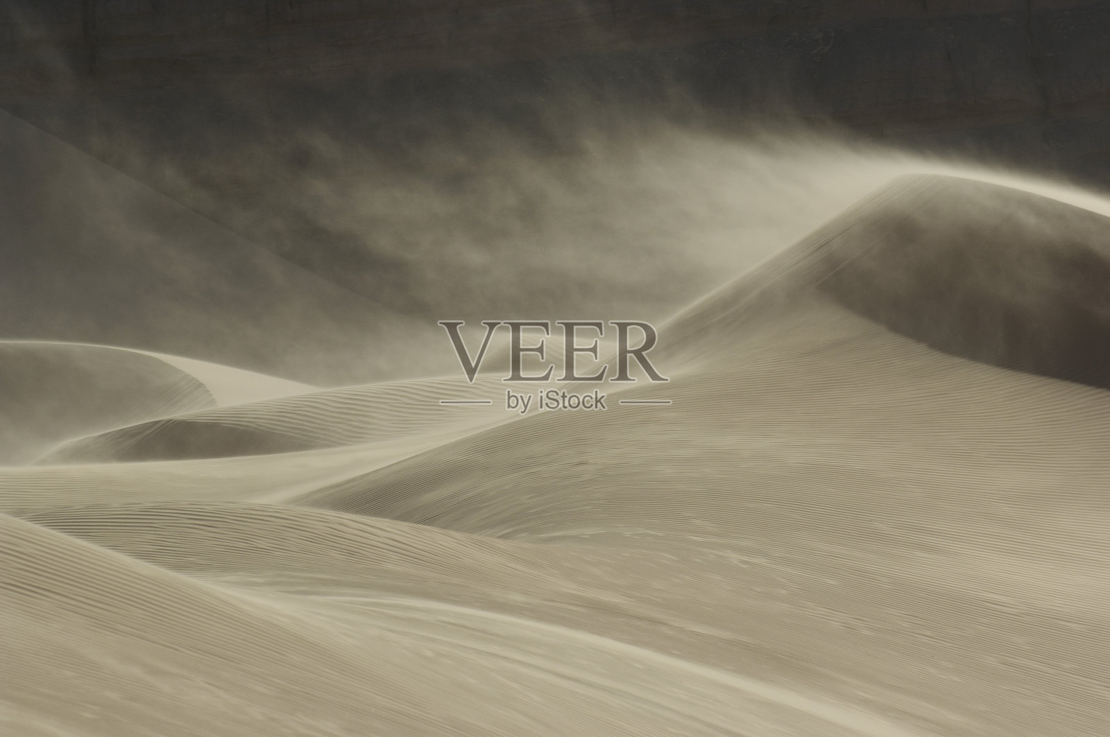 沙尘暴在沙漠照片摄影图片