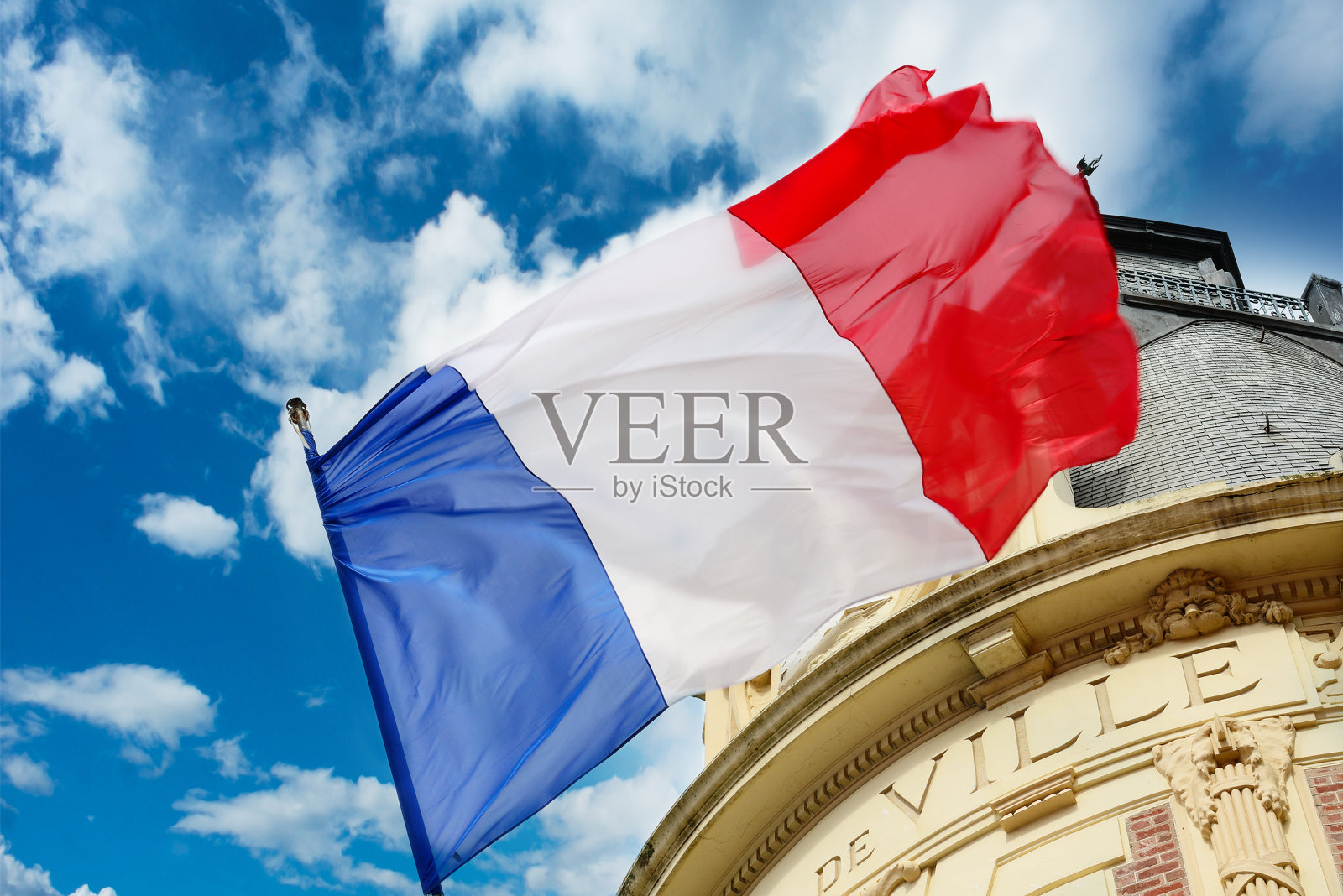 法国国旗在维尔酒店飘扬照片摄影图片