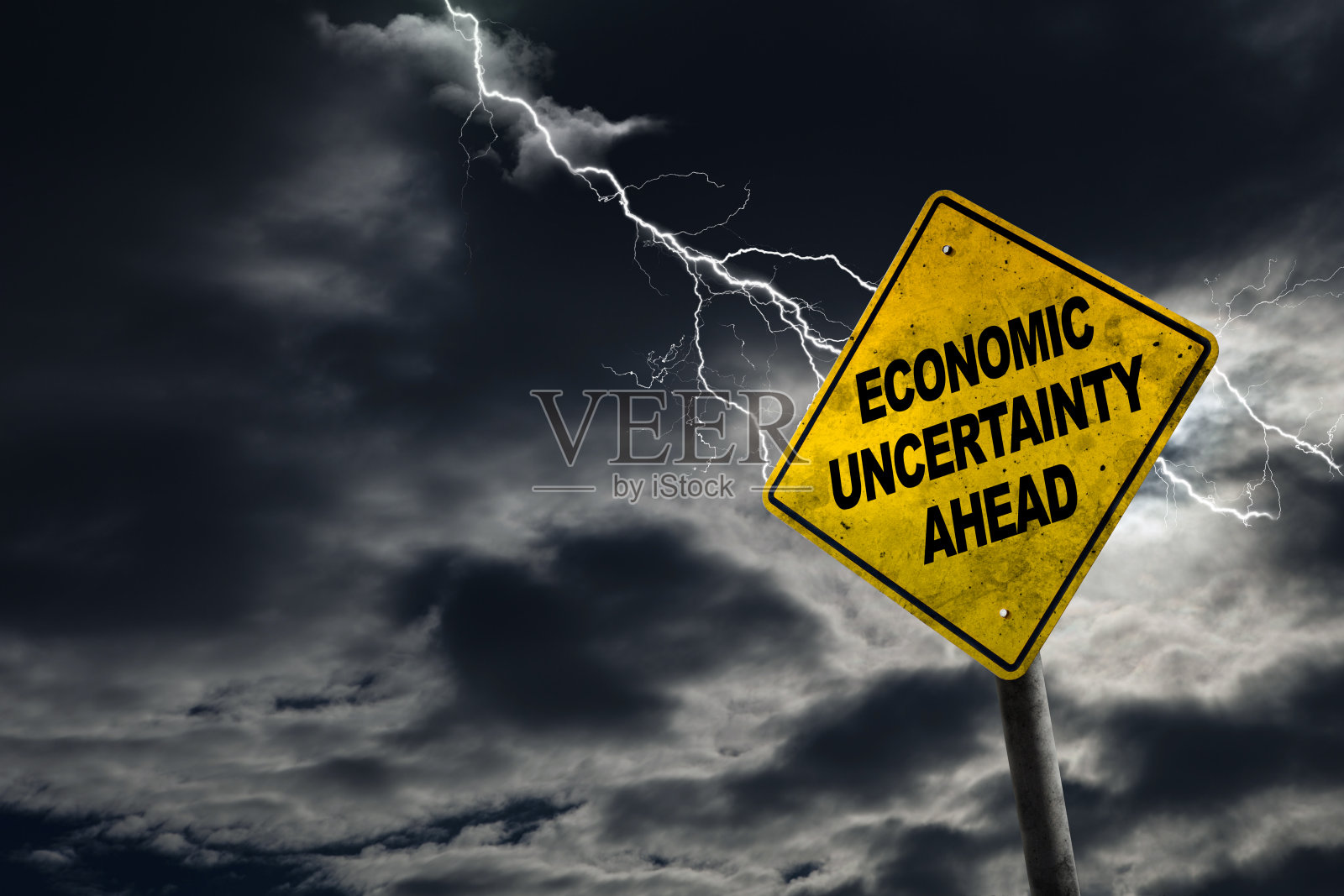 经济的不确定性预示着暴风雨的背景照片摄影图片
