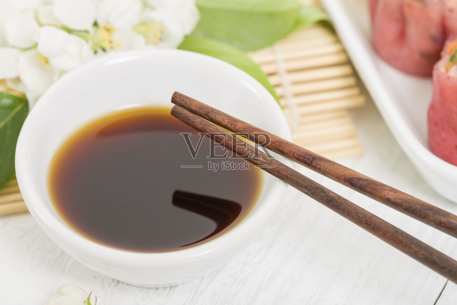 酱油和筷子照片摄影图片
