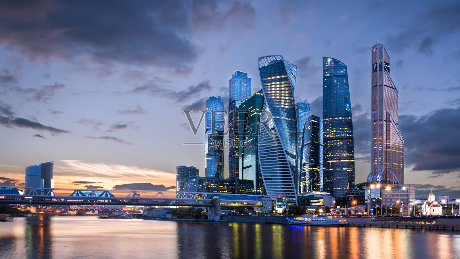 日落时分的莫斯科国际商务中心照片摄影图片