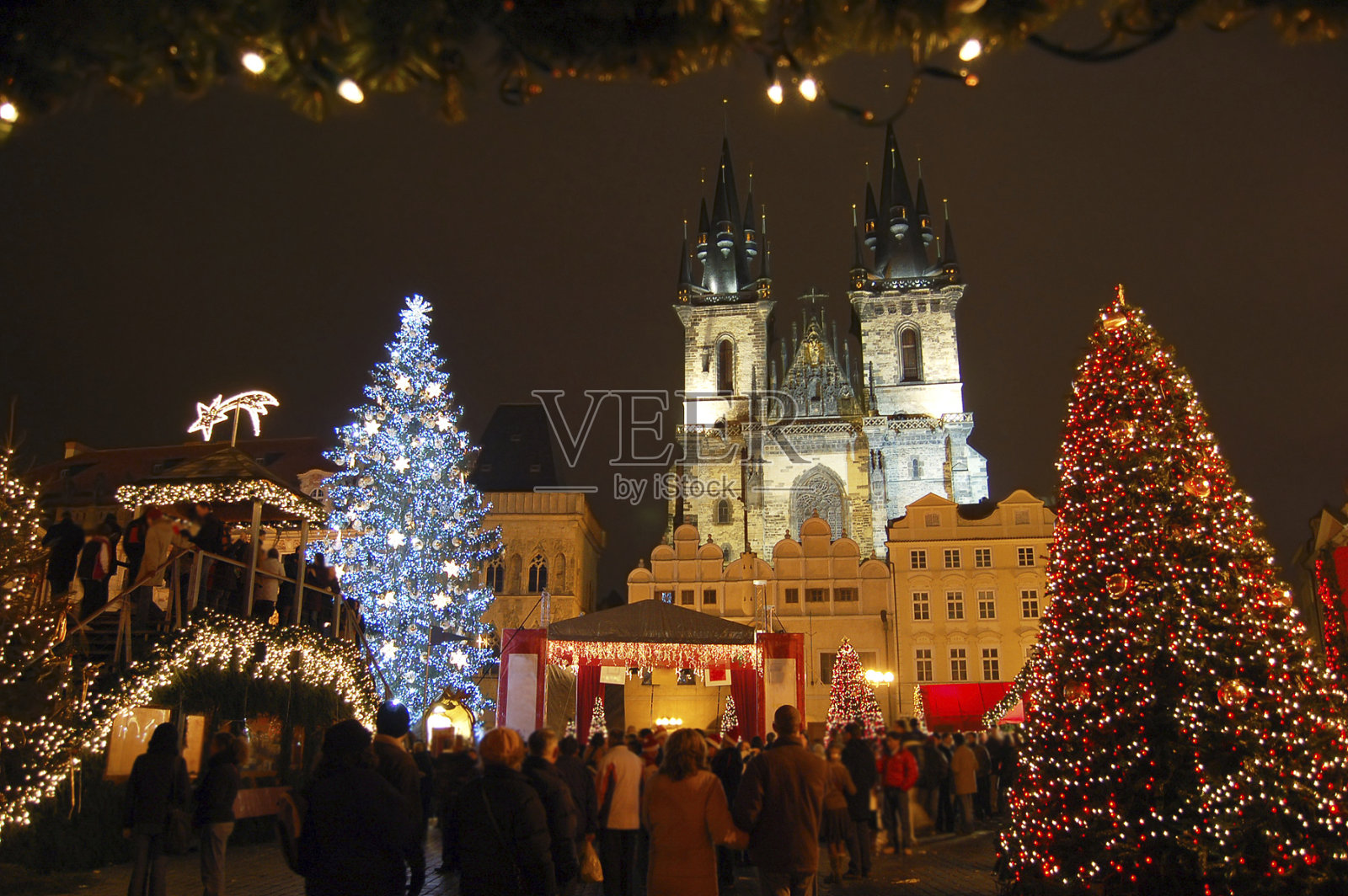 布拉格老城广场的圣诞节照片摄影图片