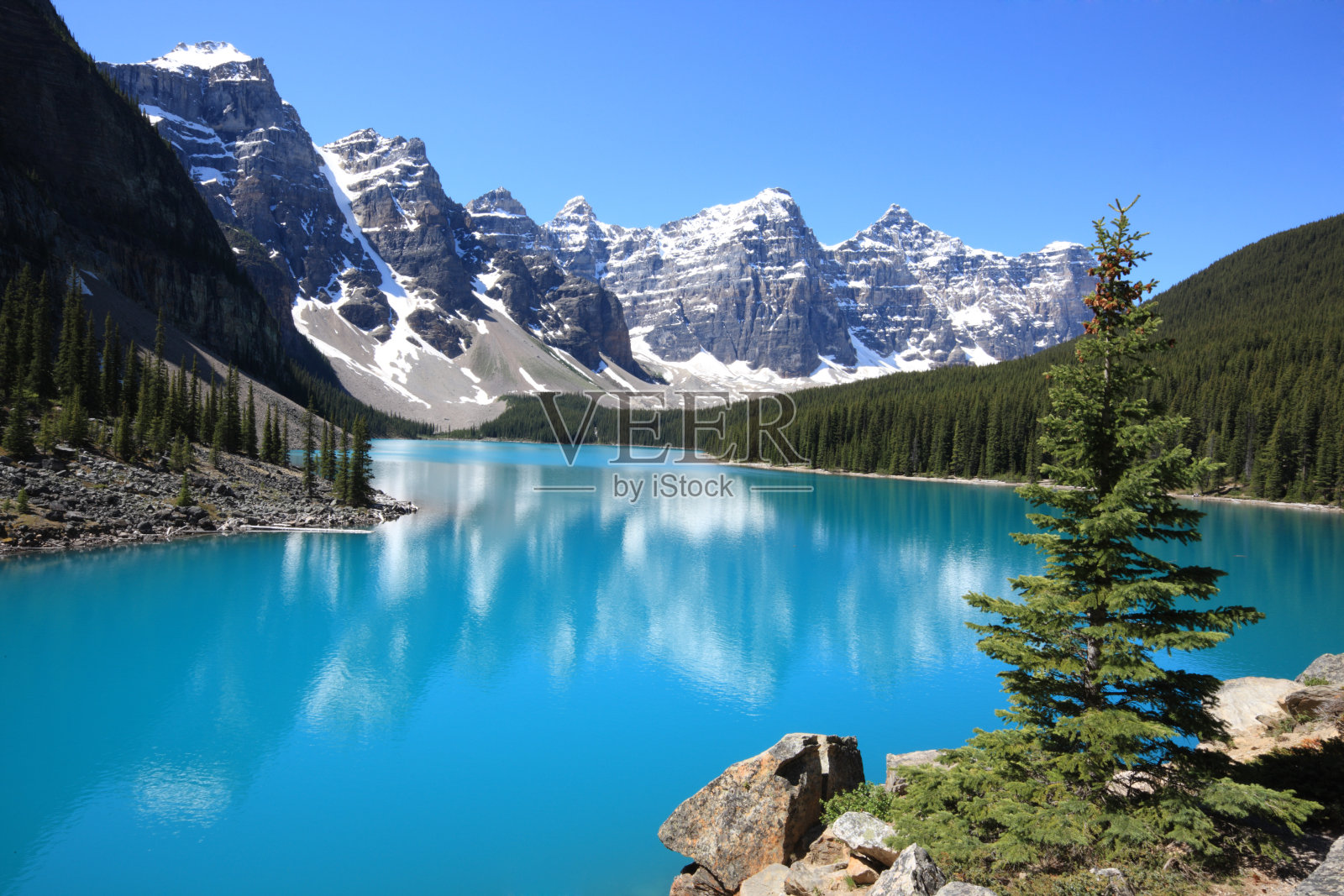 冰碛湖，加拿大落基山脉照片摄影图片