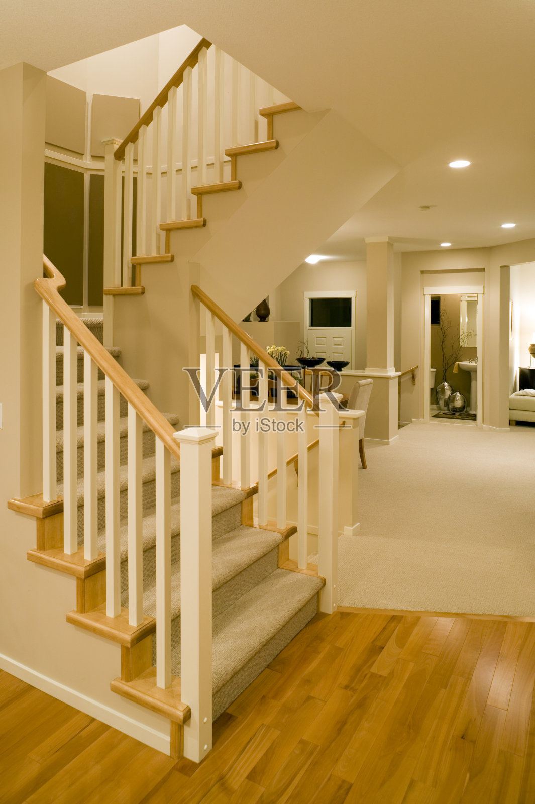 楼梯现代新家庭硬木地板入口地下室装修照片摄影图片
