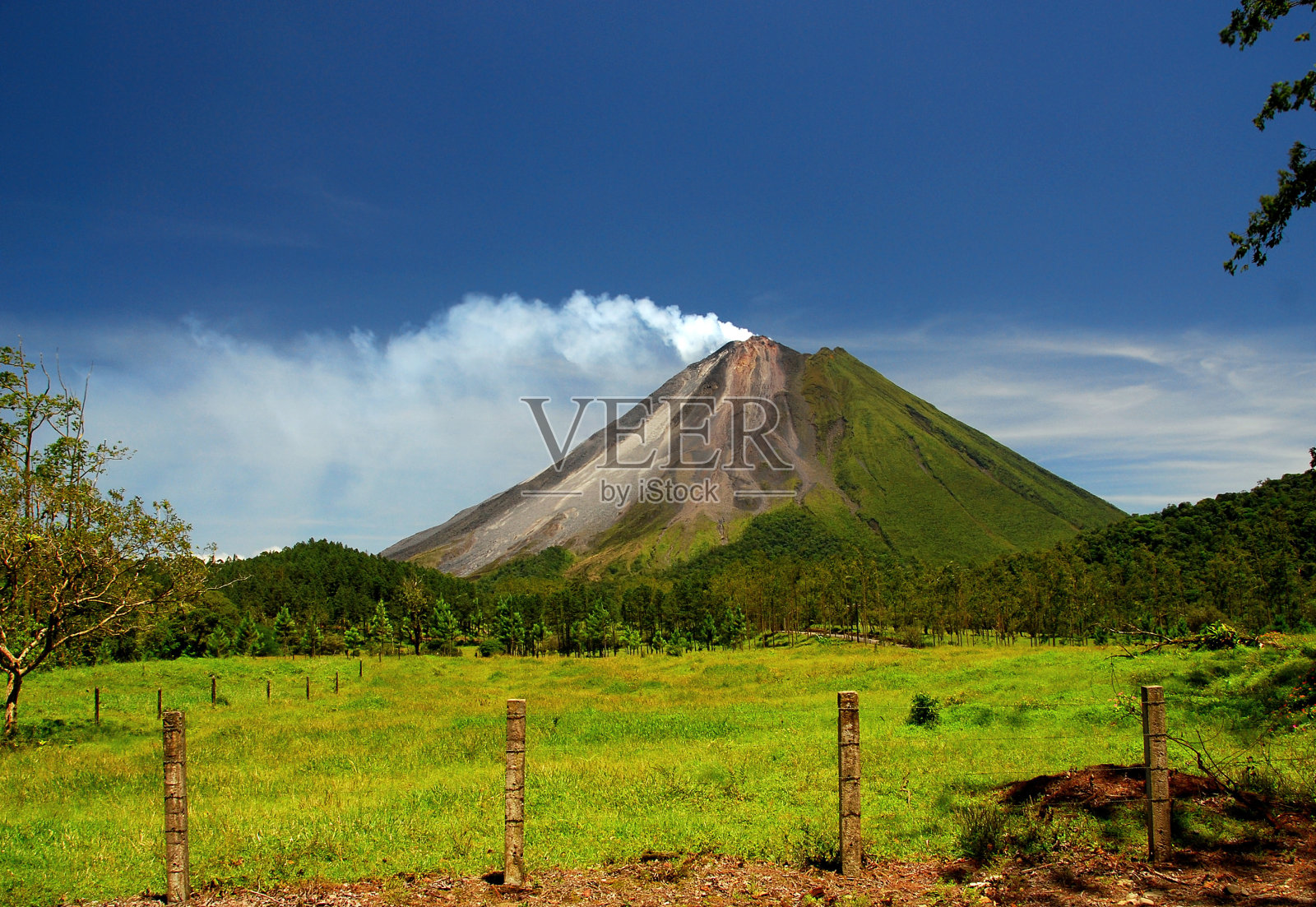阿雷纳尔火山-哥斯达黎加照片摄影图片