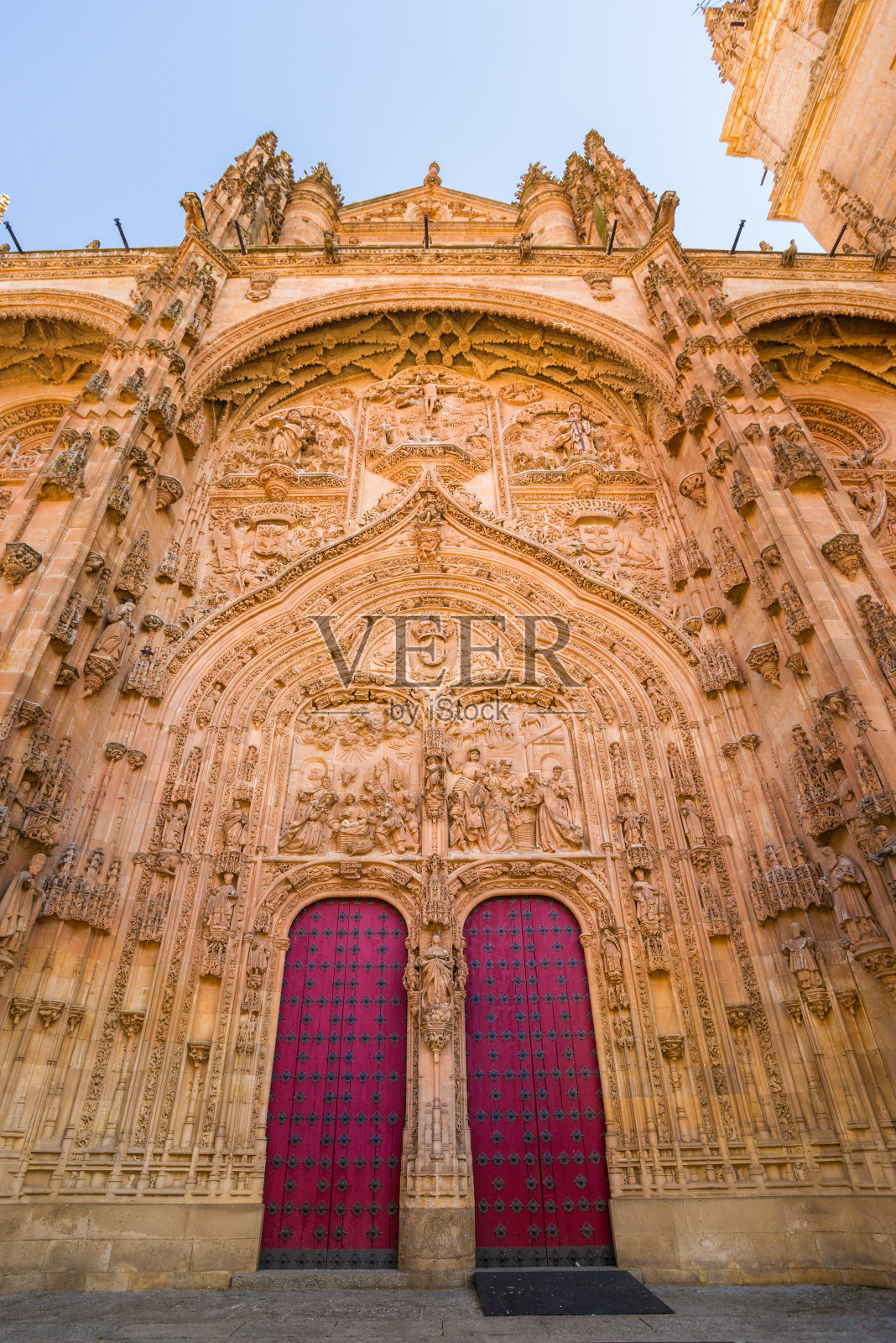 西班牙萨拉曼卡新大教堂的入口照片摄影图片
