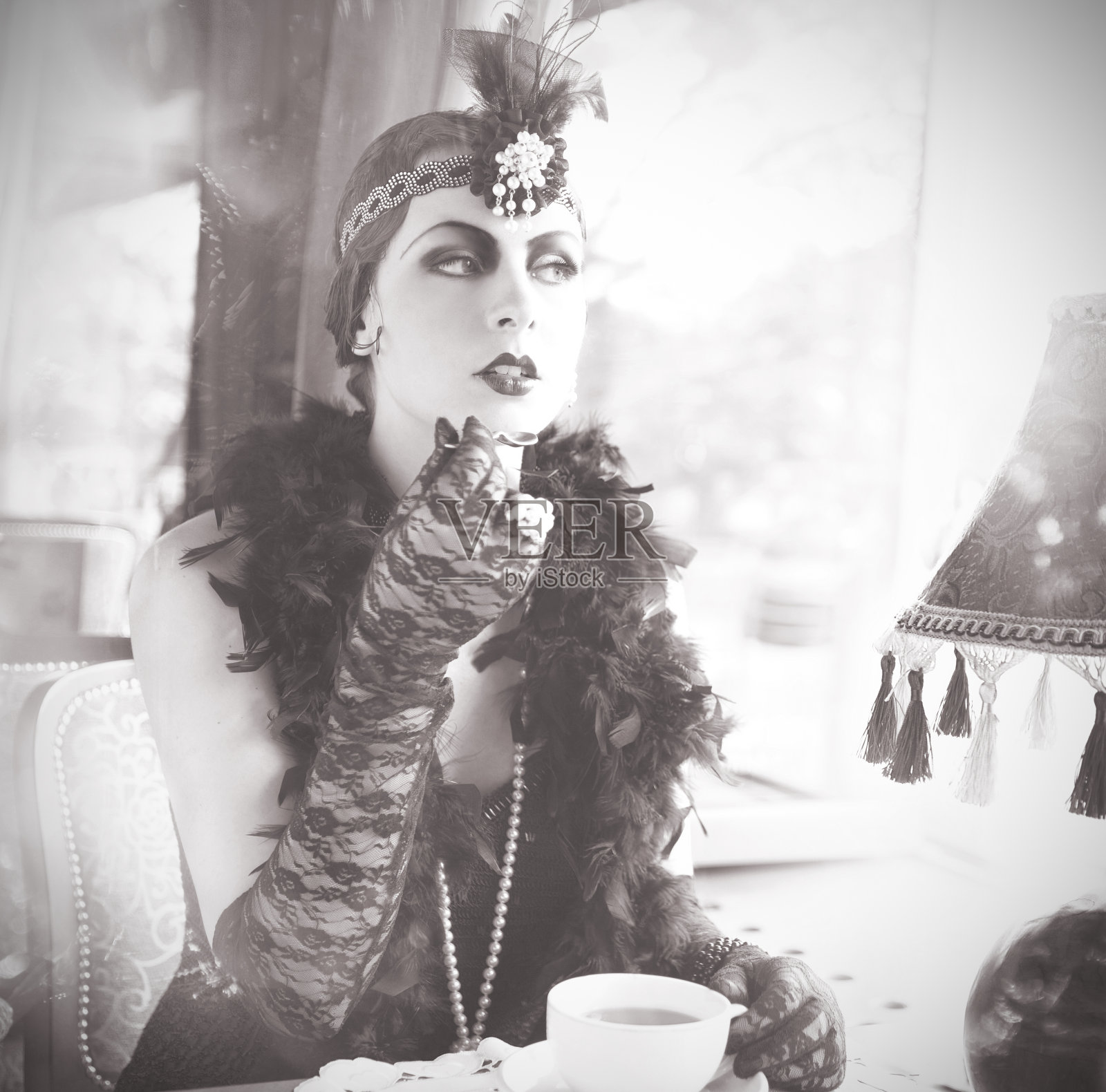 20世纪20 - 30年代咖啡馆里的复古女性照片摄影图片