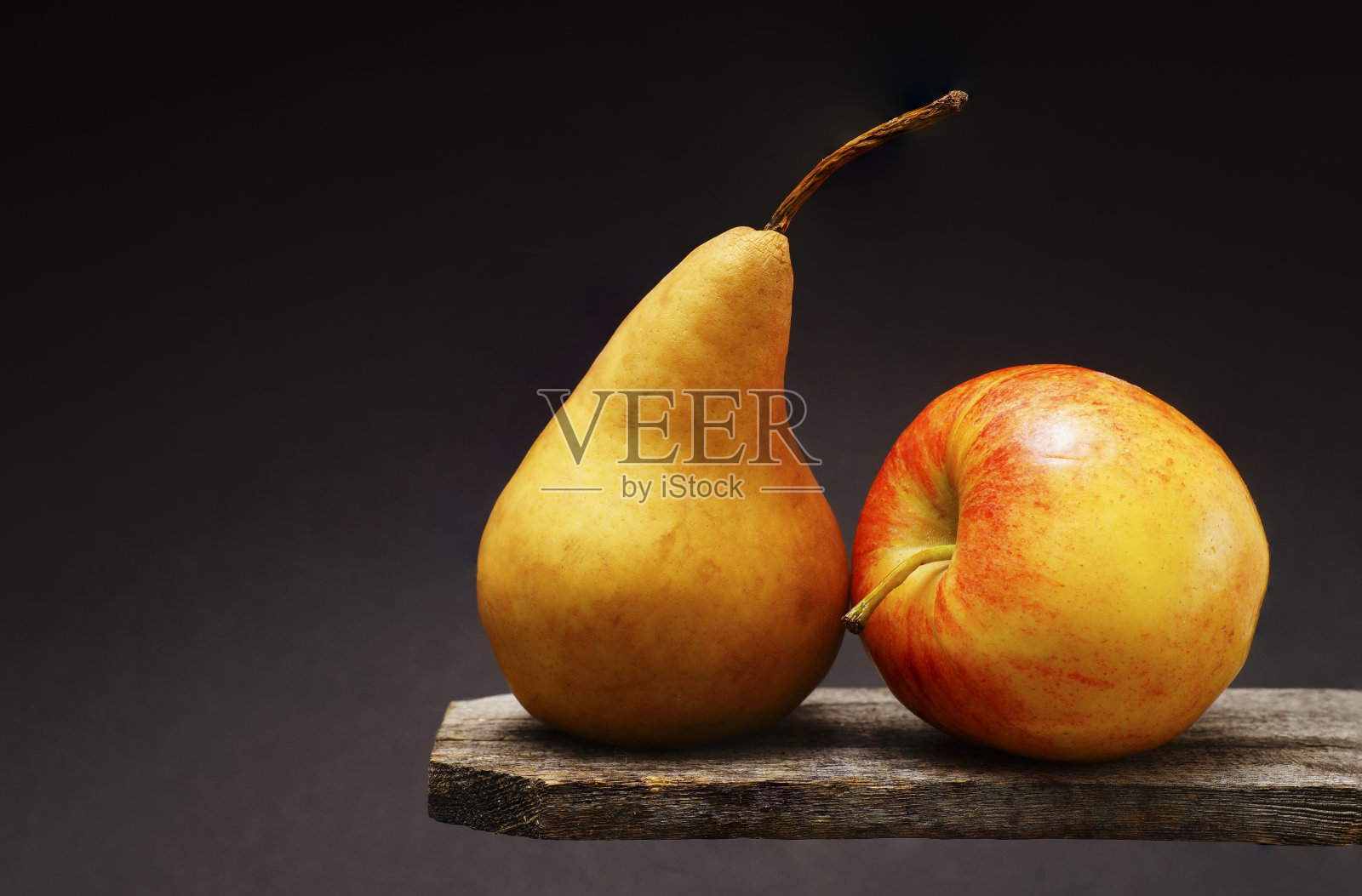 水果静物-梨和苹果照片摄影图片