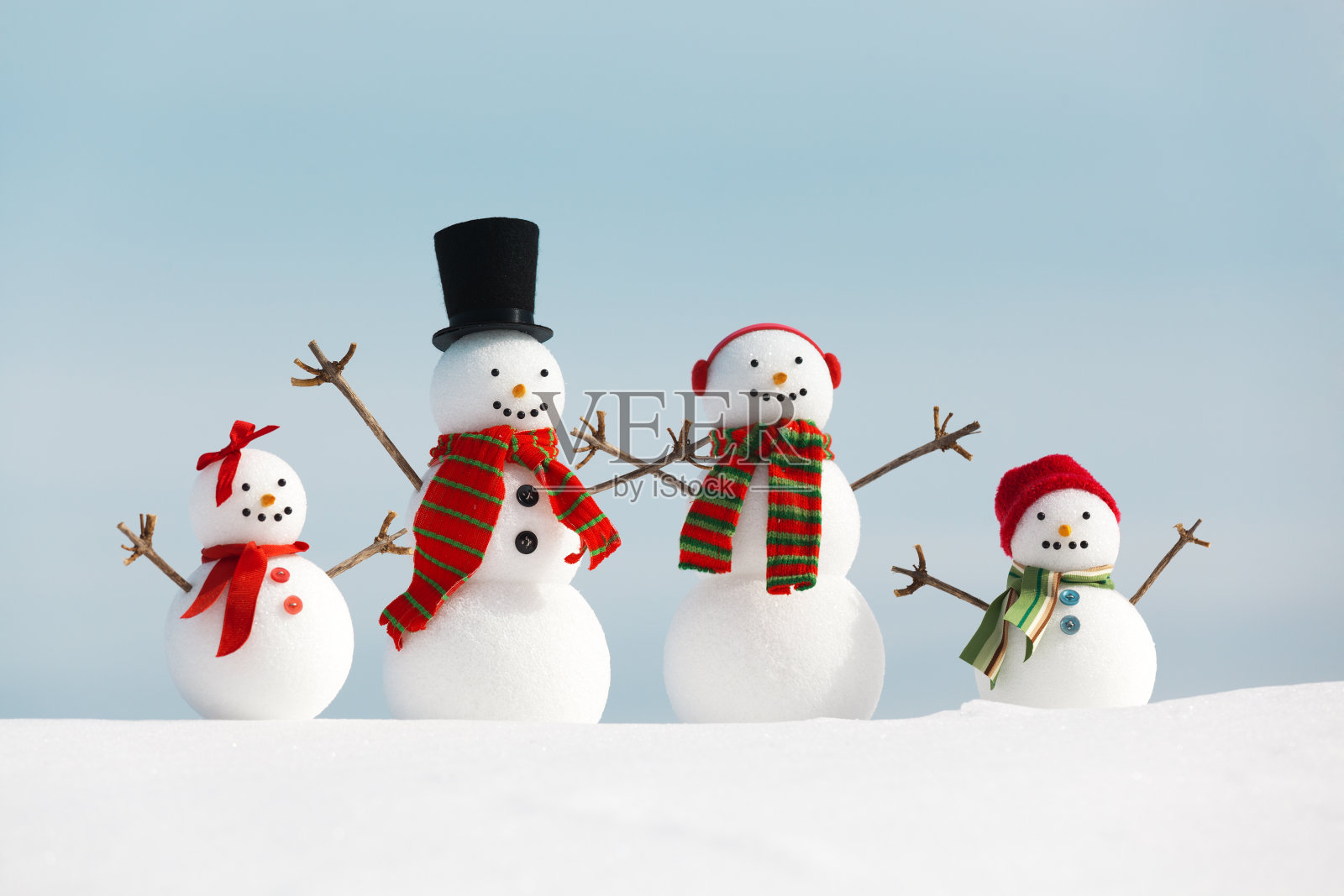 快乐快乐的雪人家庭幽默地享受圣诞假期冬季假期照片摄影图片