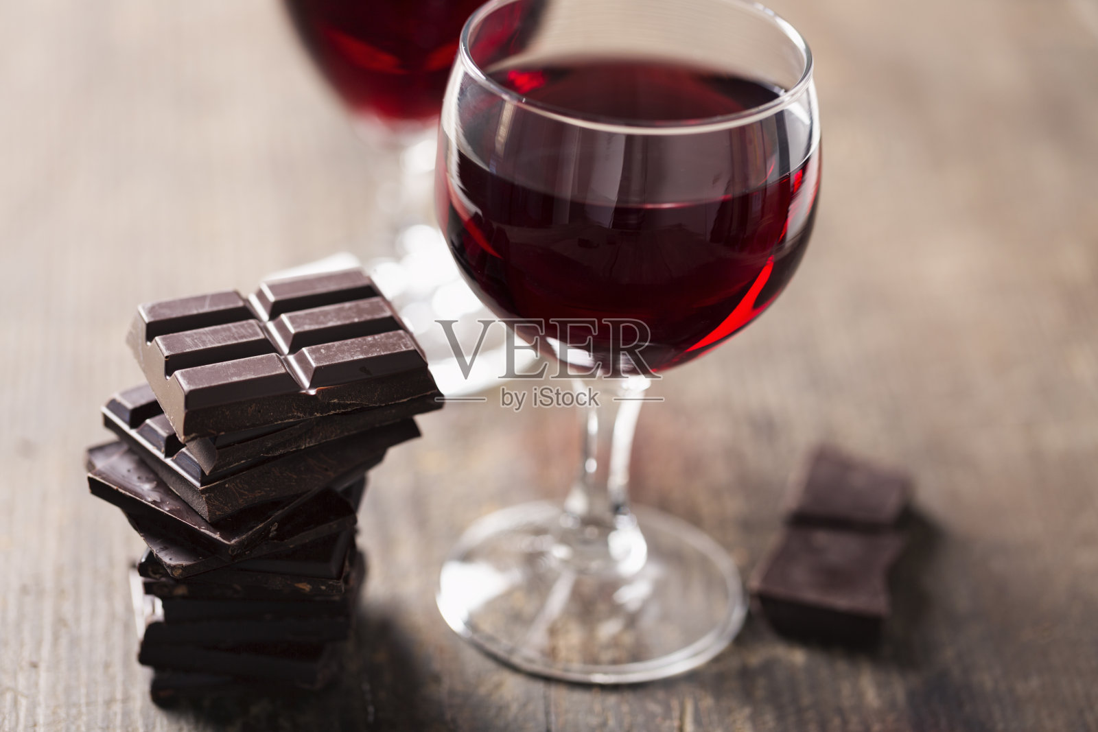 巧克力和红酒照片摄影图片