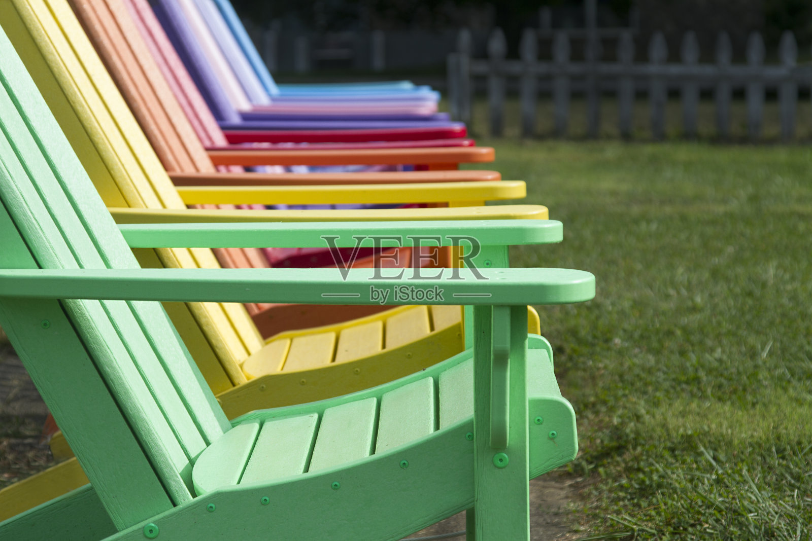 色彩斑斓的阿迪朗达克椅子照片摄影图片