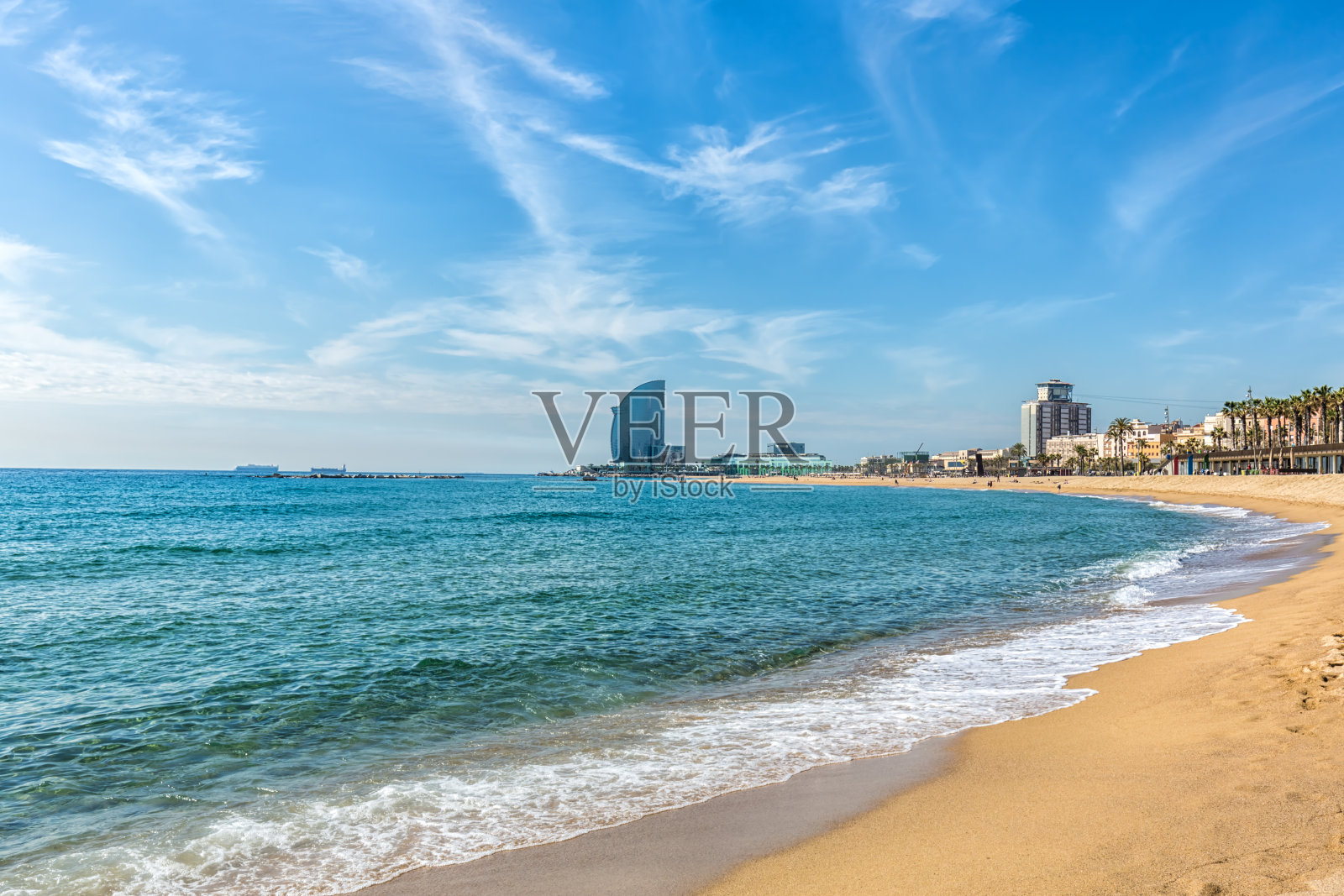 巴塞罗那天际线与海滩照片摄影图片