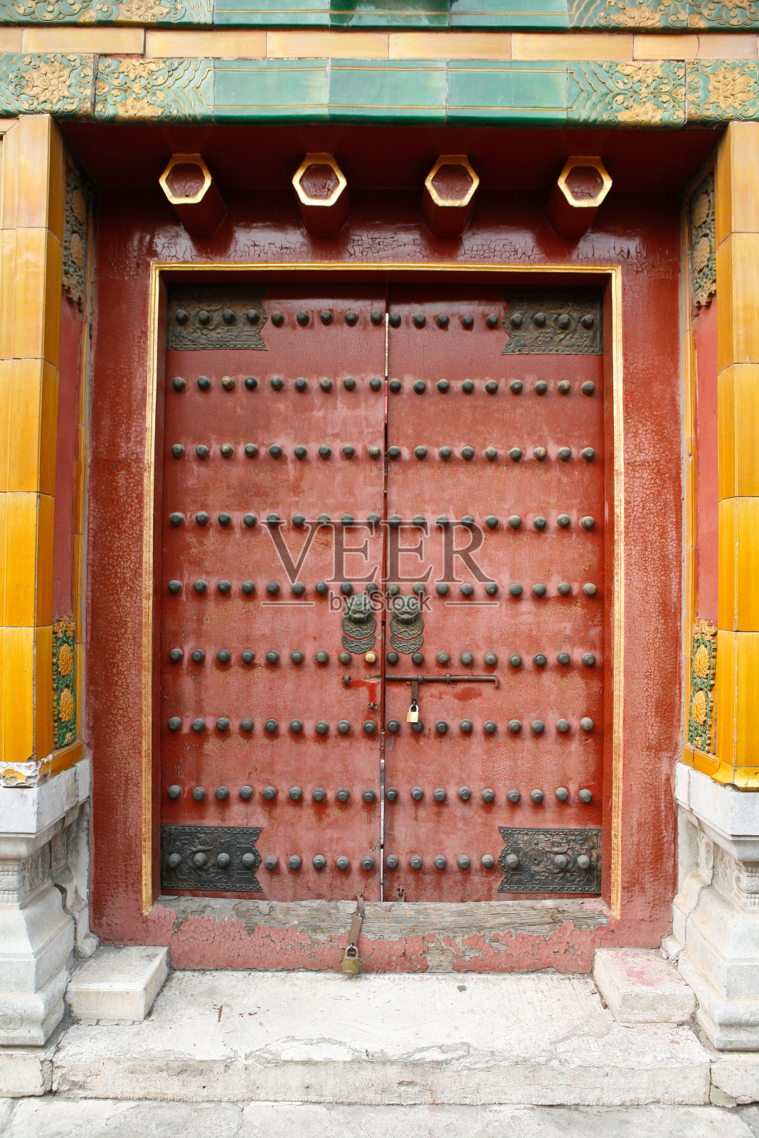 中国古代大门上的门环照片摄影图片