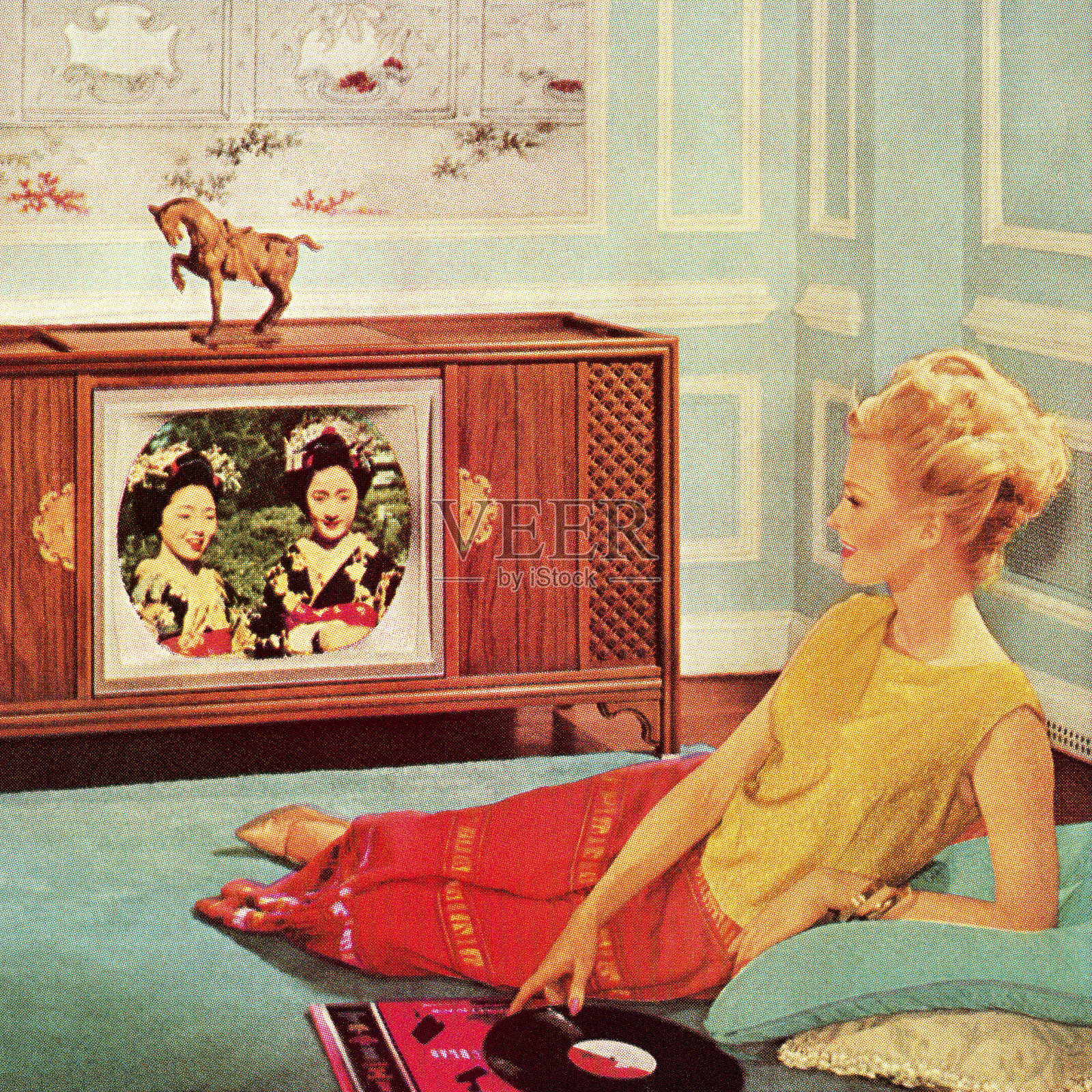 在蓝色房间里看电视的女人插画图片素材