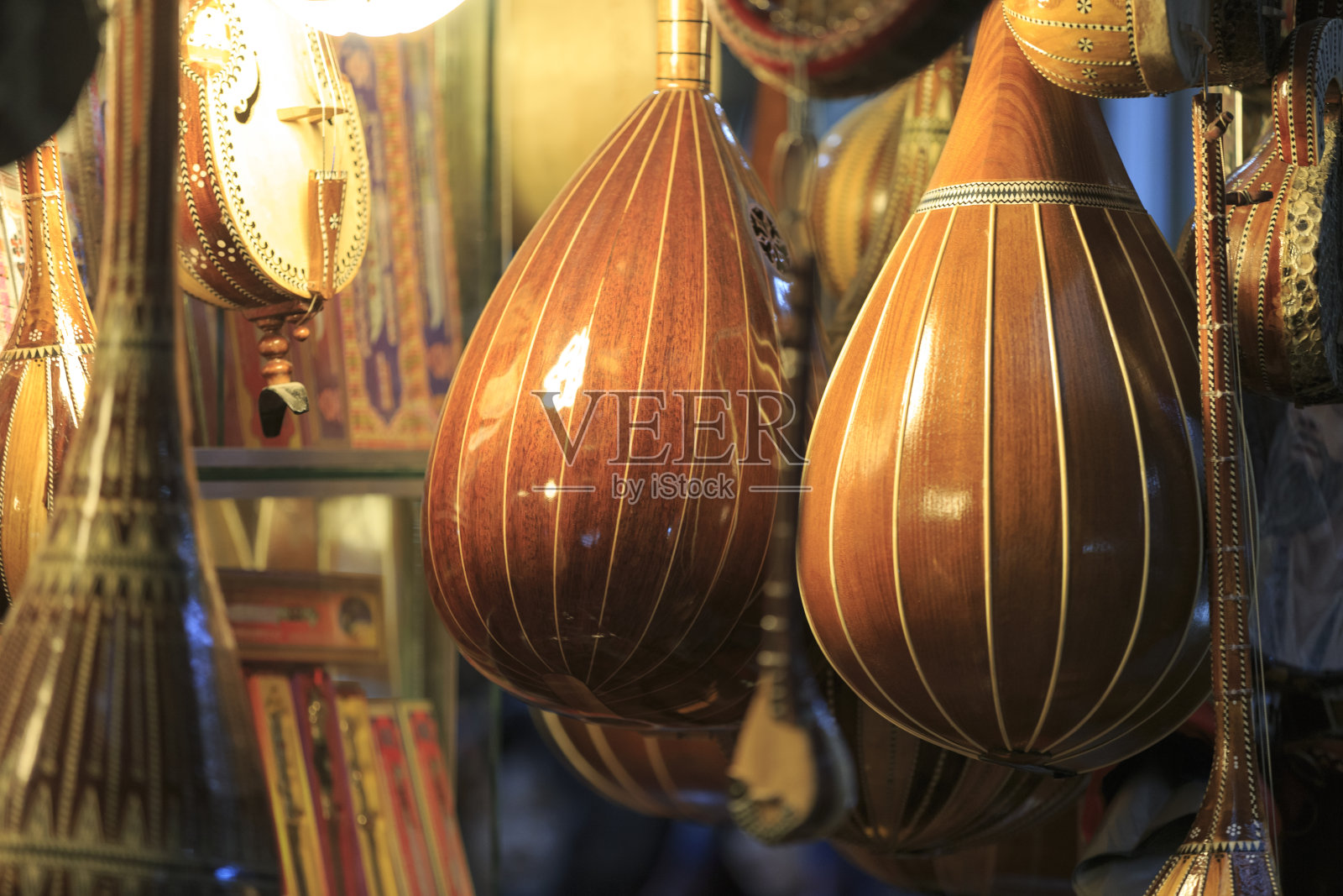新疆维吾尔自治区族传统乐器零售商，新疆维吾尔自治区乌鲁木齐，中国照片摄影图片