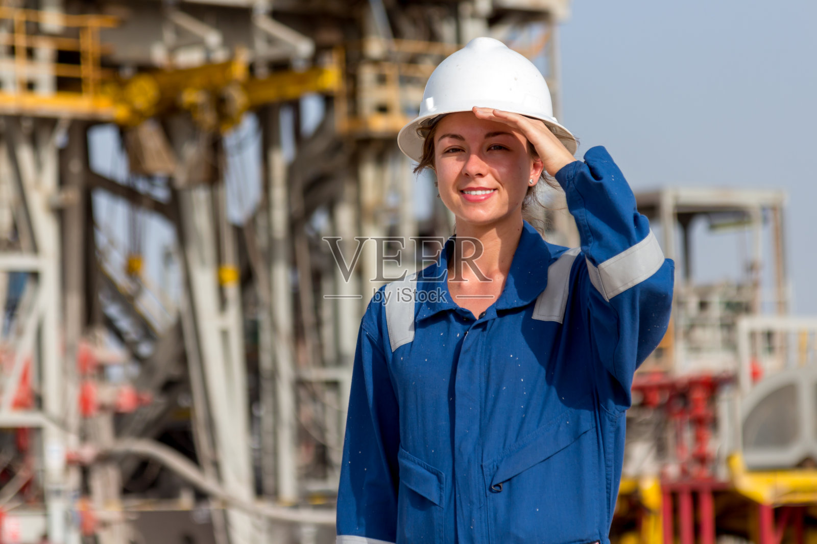 女性石油工程师照片摄影图片