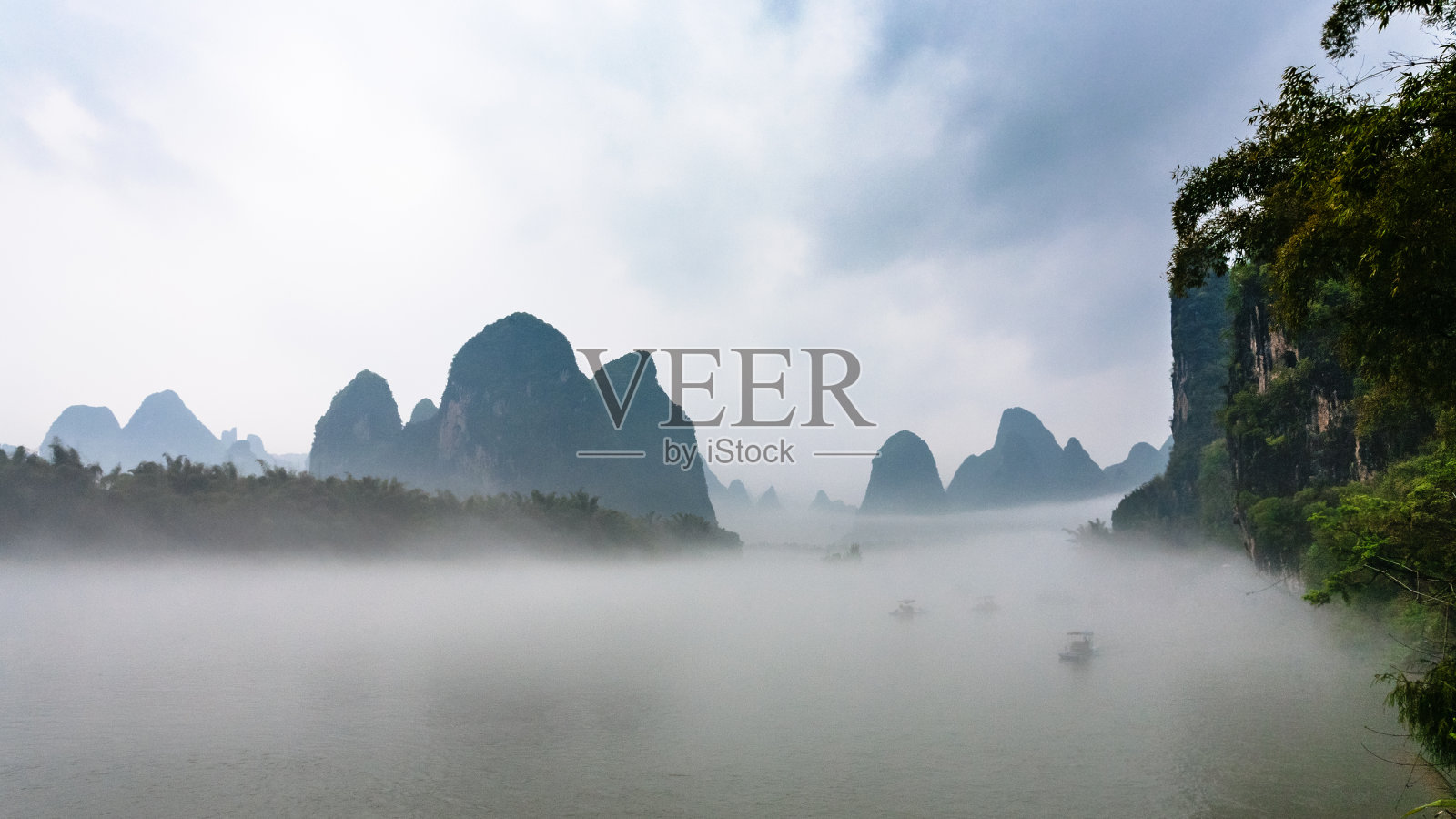 兴平附近河上雾的全景照片摄影图片