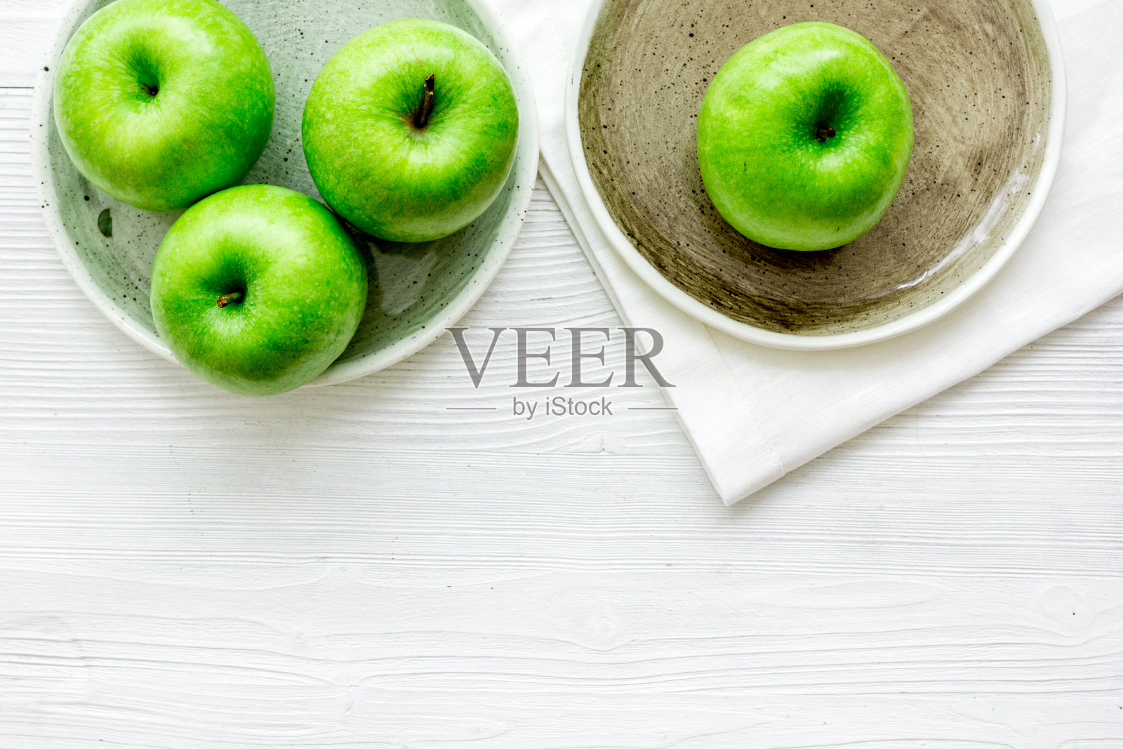 新鲜的有机绿色水果与苹果在白色的背景俯视图模型照片摄影图片