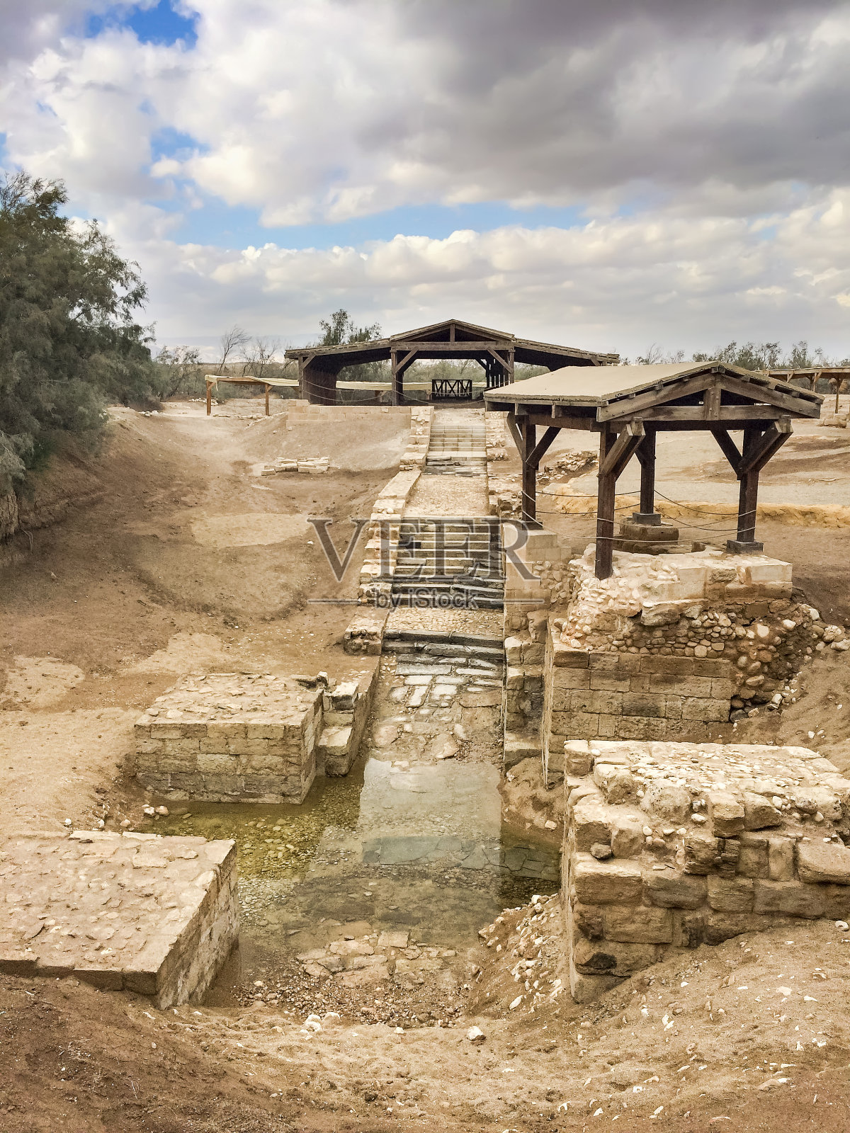 洗礼,约旦。巴斯提斯遗址是拿撒勒的耶稣被约翰施洗的地方照片摄影图片
