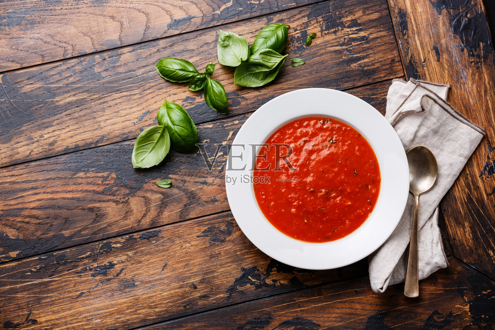 新鲜罗勒番茄汤照片摄影图片