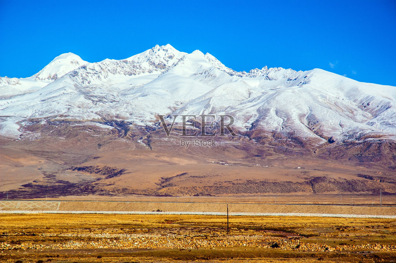 青藏高原风光——高原雪山铁路照片摄影图片