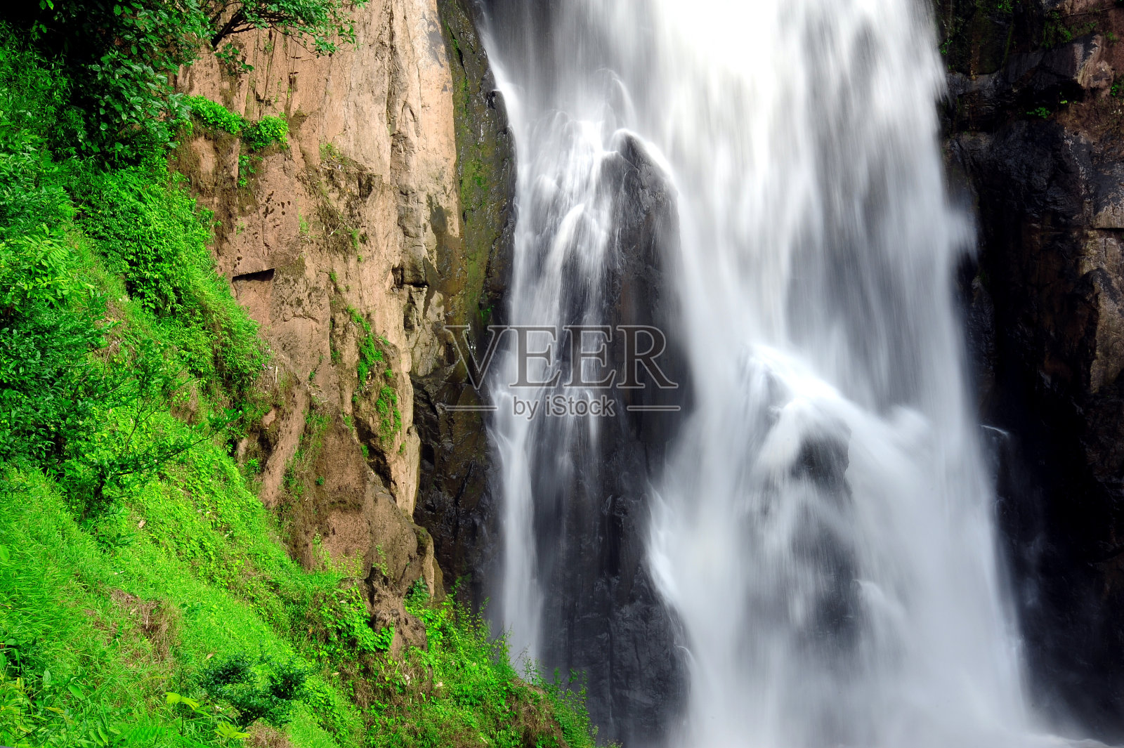 泰国好耀国家公园的那洛克瀑布照片摄影图片