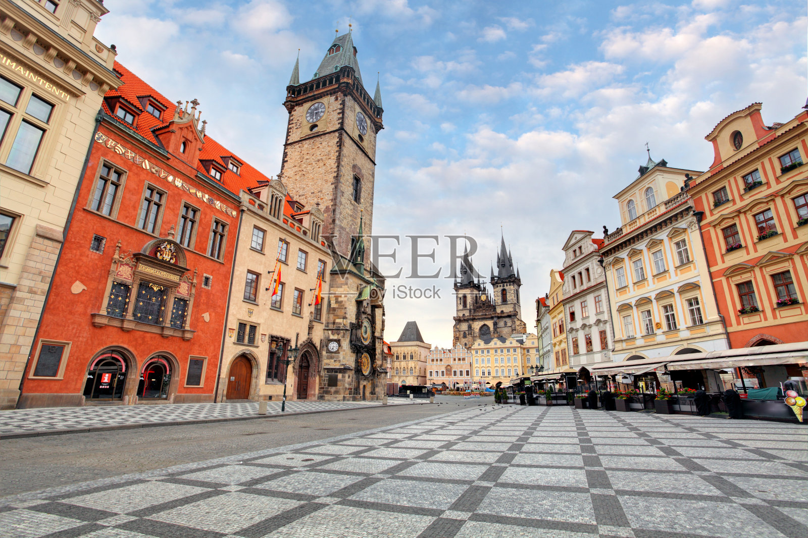 布拉格，捷克共和国-广场和天文钟的观点照片摄影图片