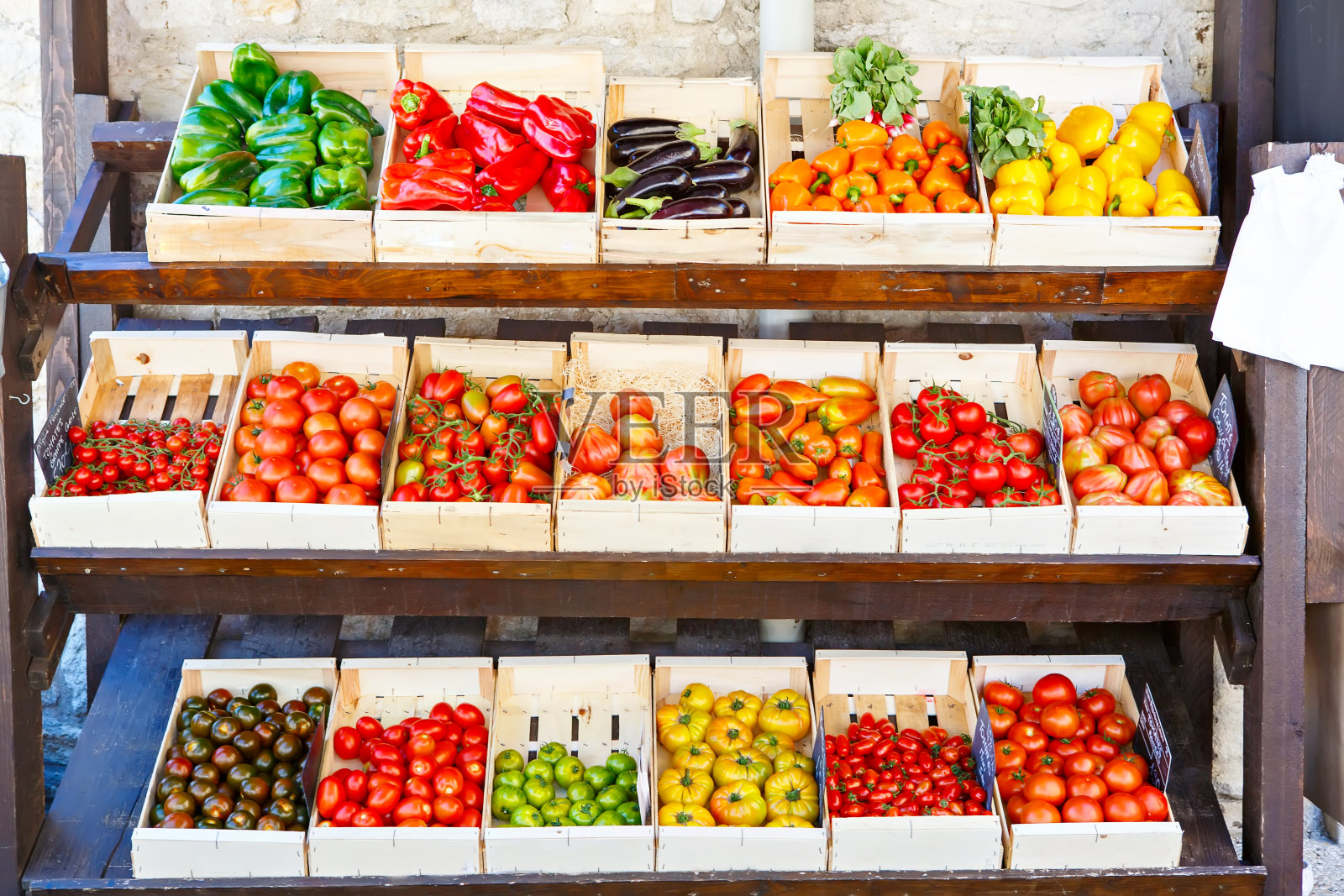 来自地中海农贸市场的有机新鲜西红柿照片摄影图片