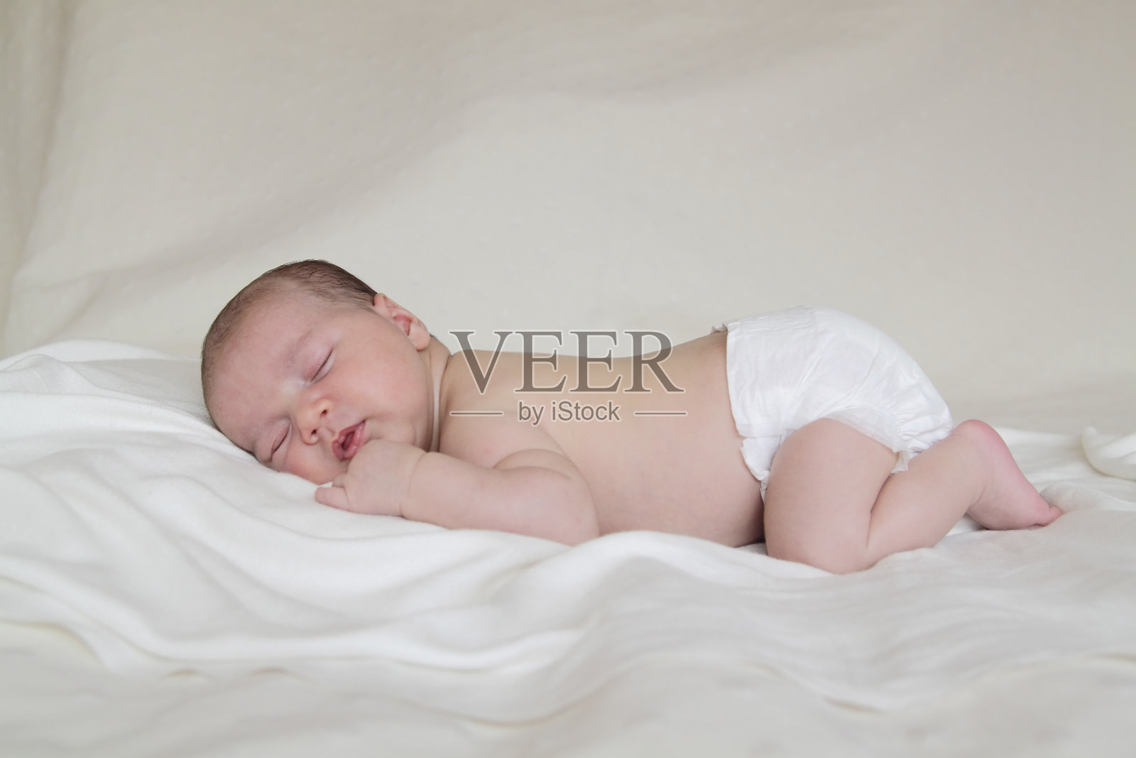 新生儿睡觉照片摄影图片