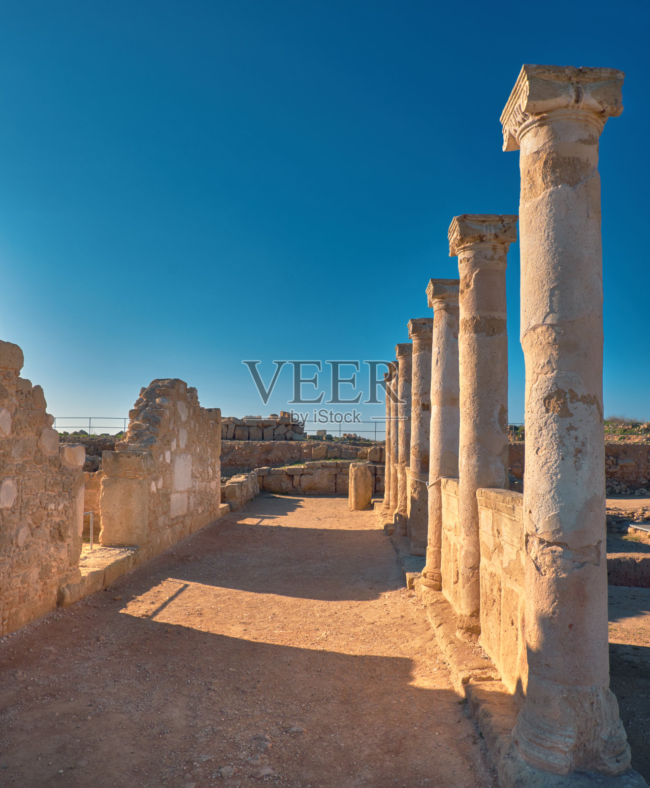 塞浦路斯Kato Paphos考古公园的古代庙宇柱子照片摄影图片