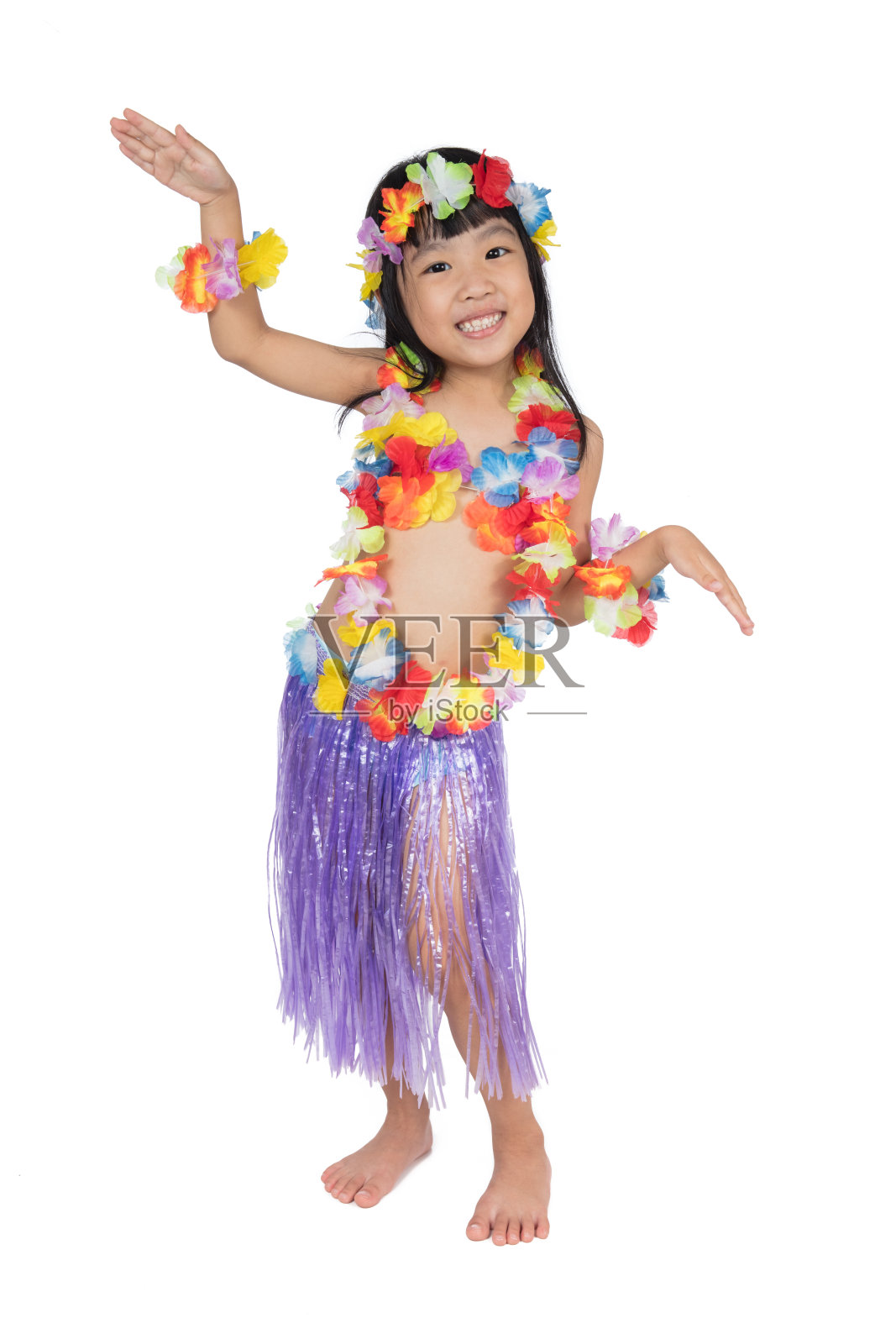 亚裔华裔小女孩穿着夏威夷服装照片摄影图片