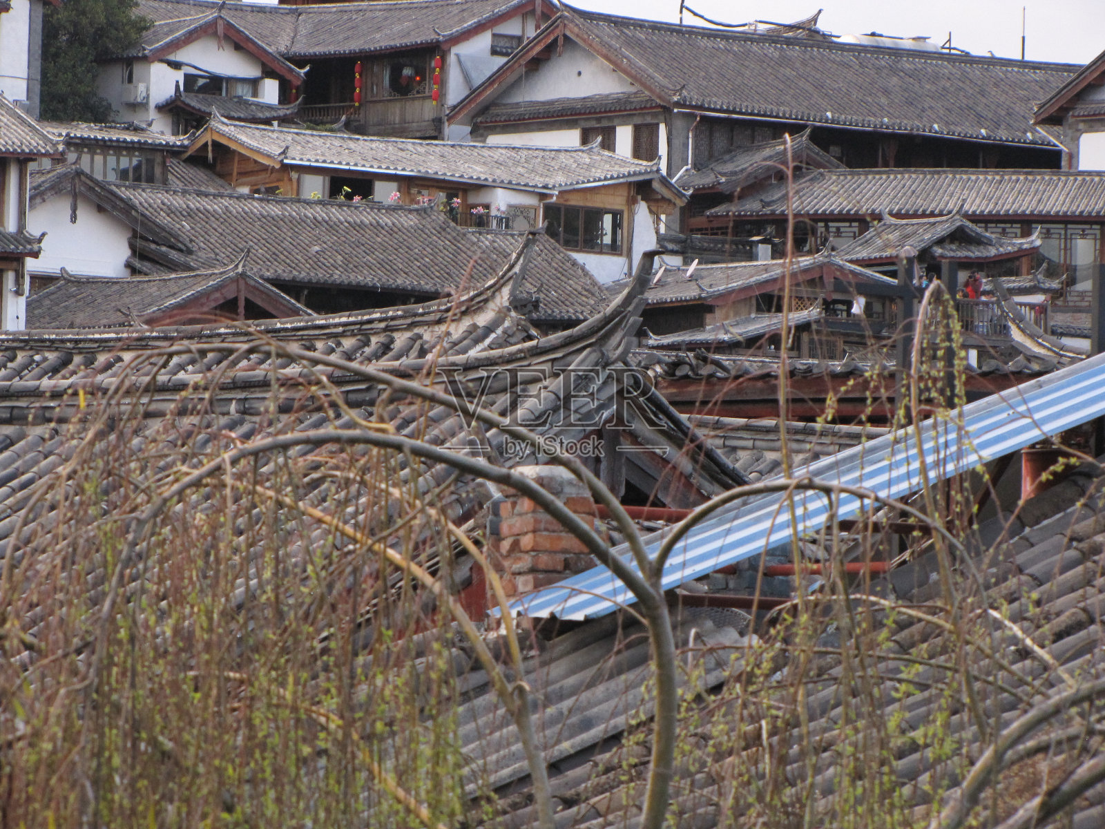 丽江屋顶线条照片摄影图片