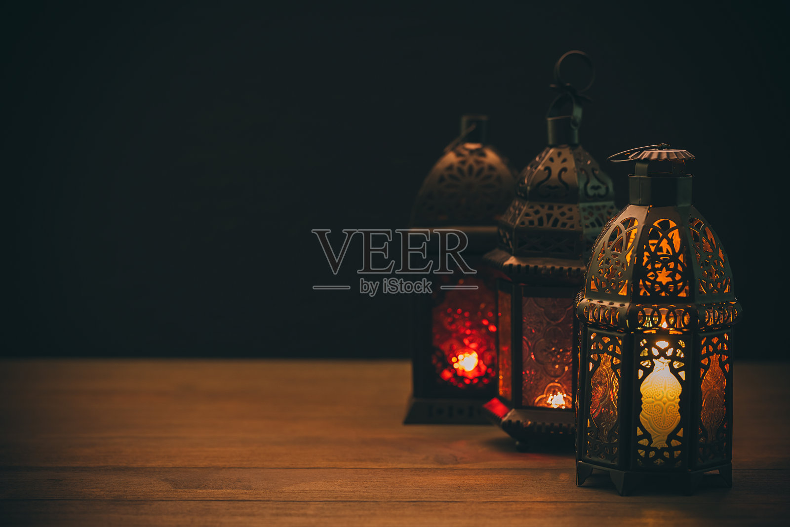 斋月斋月的穆斯林节日。美丽的背景与闪光的灯笼Fanus。为你的文本留出空间。照片摄影图片
