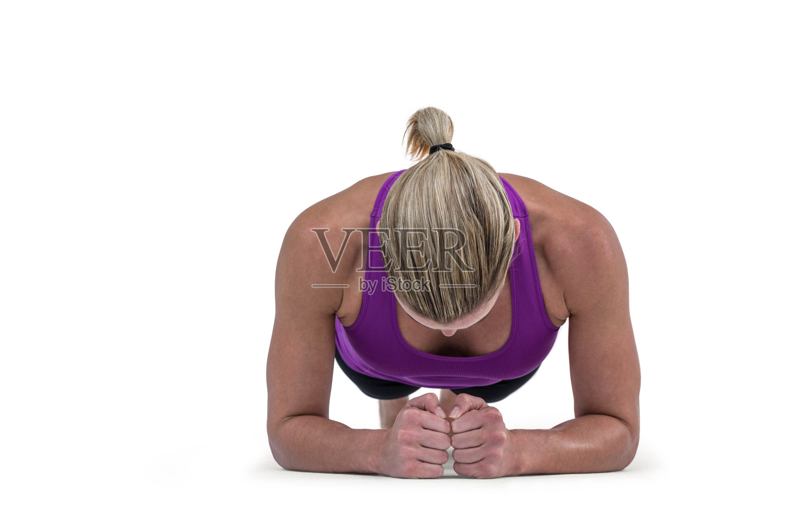 肌肉发达的女人做俯卧撑照片摄影图片