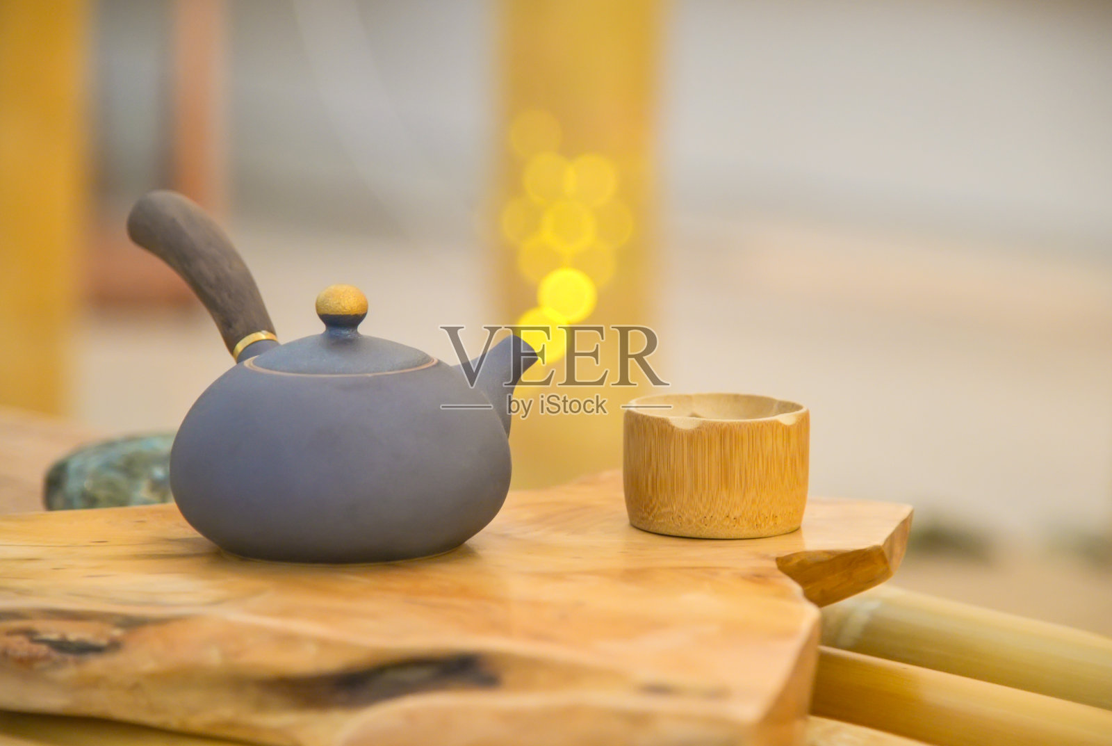 中国茶壶和竹杯，复古风格照片摄影图片