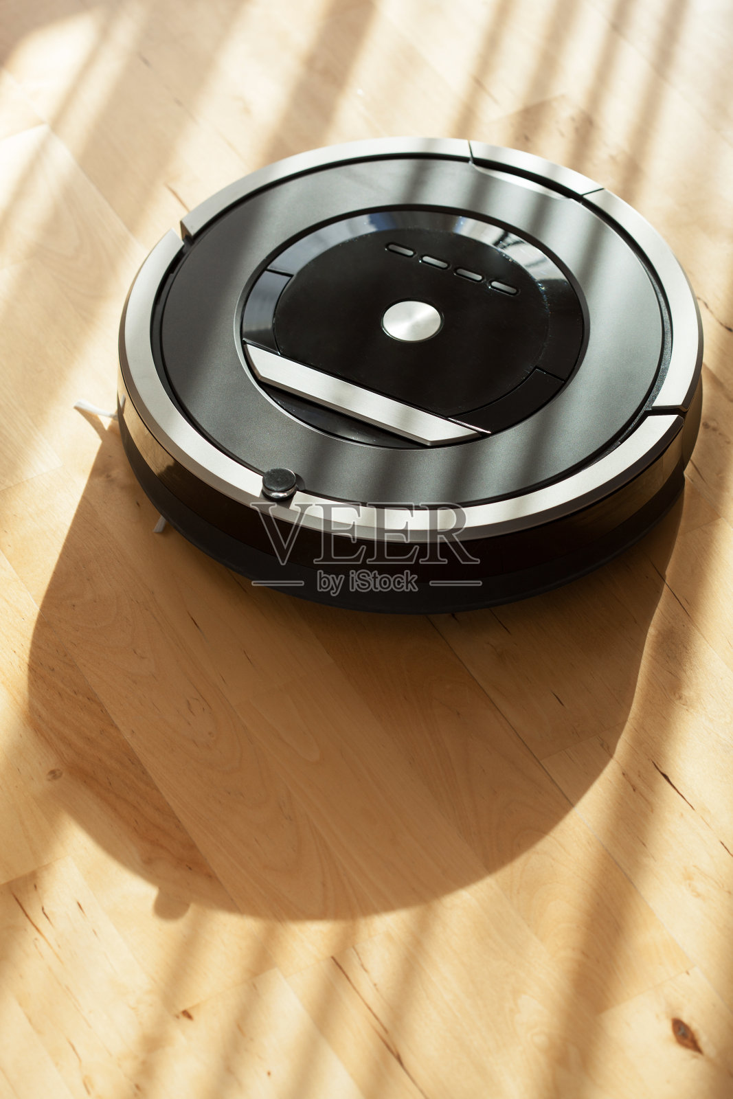 机器人真空吸尘器强化木地板智能清洁技术照片摄影图片