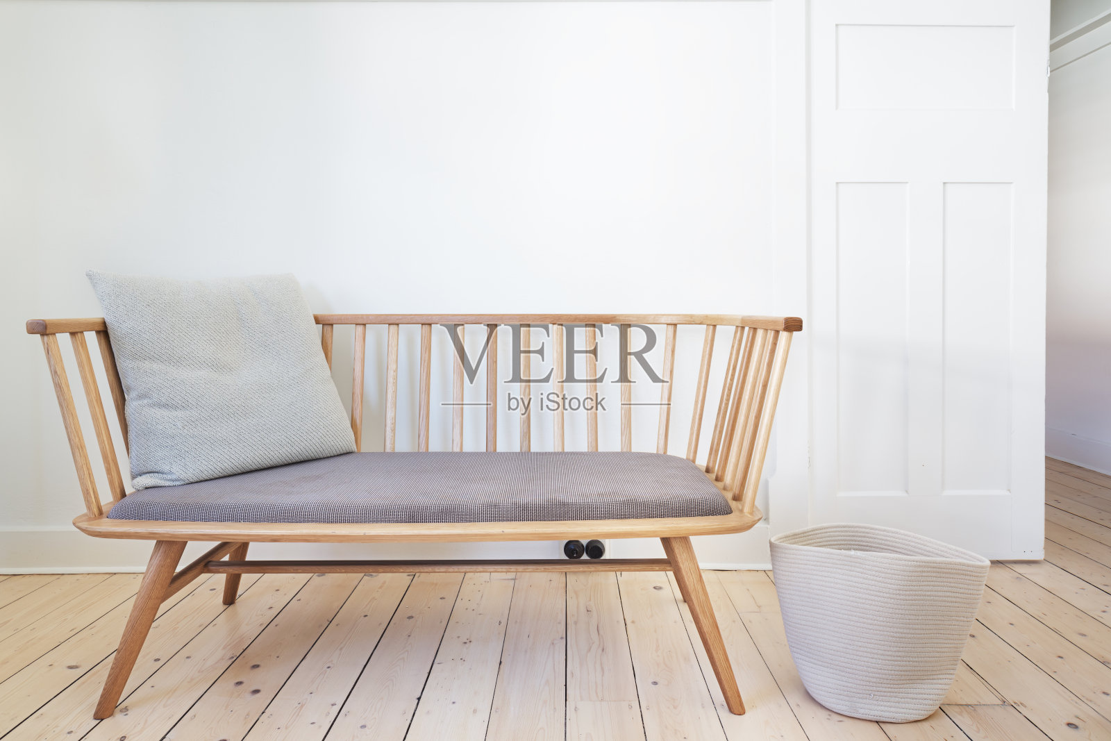 丹麦风格室内长椅座椅特色椅子照片摄影图片