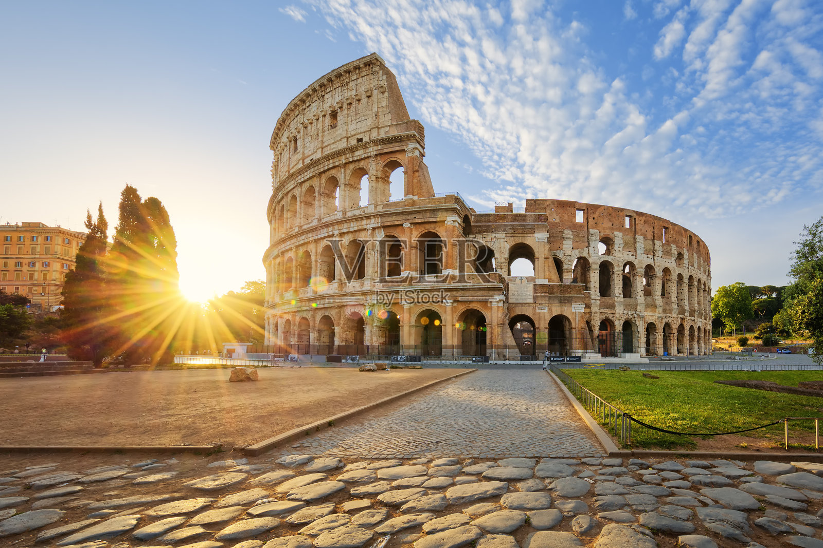 罗马斗兽场和意大利的早晨阳光照片摄影图片