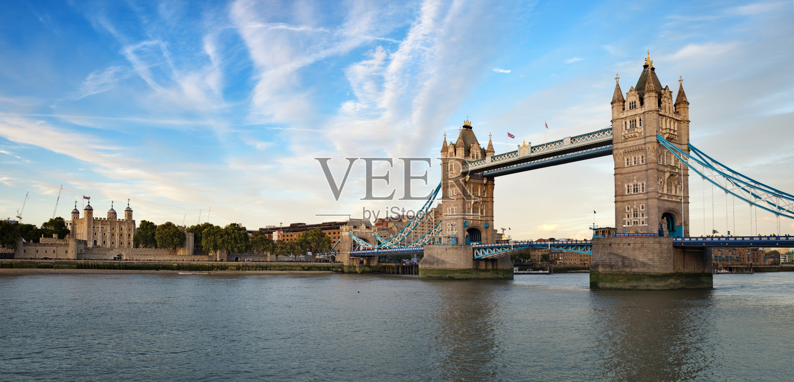 伦敦塔和塔桥全景图照片摄影图片