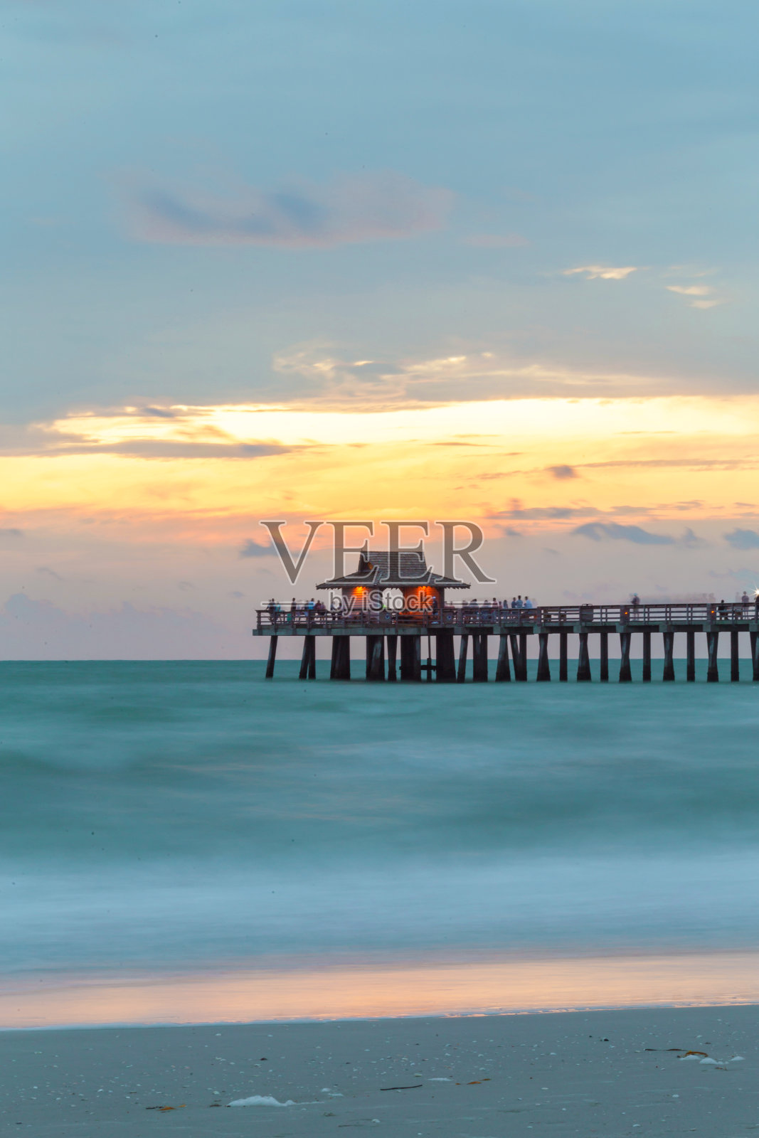 原始和田园诗般的海滩在日落，那不勒斯，佛罗里达，美国照片摄影图片