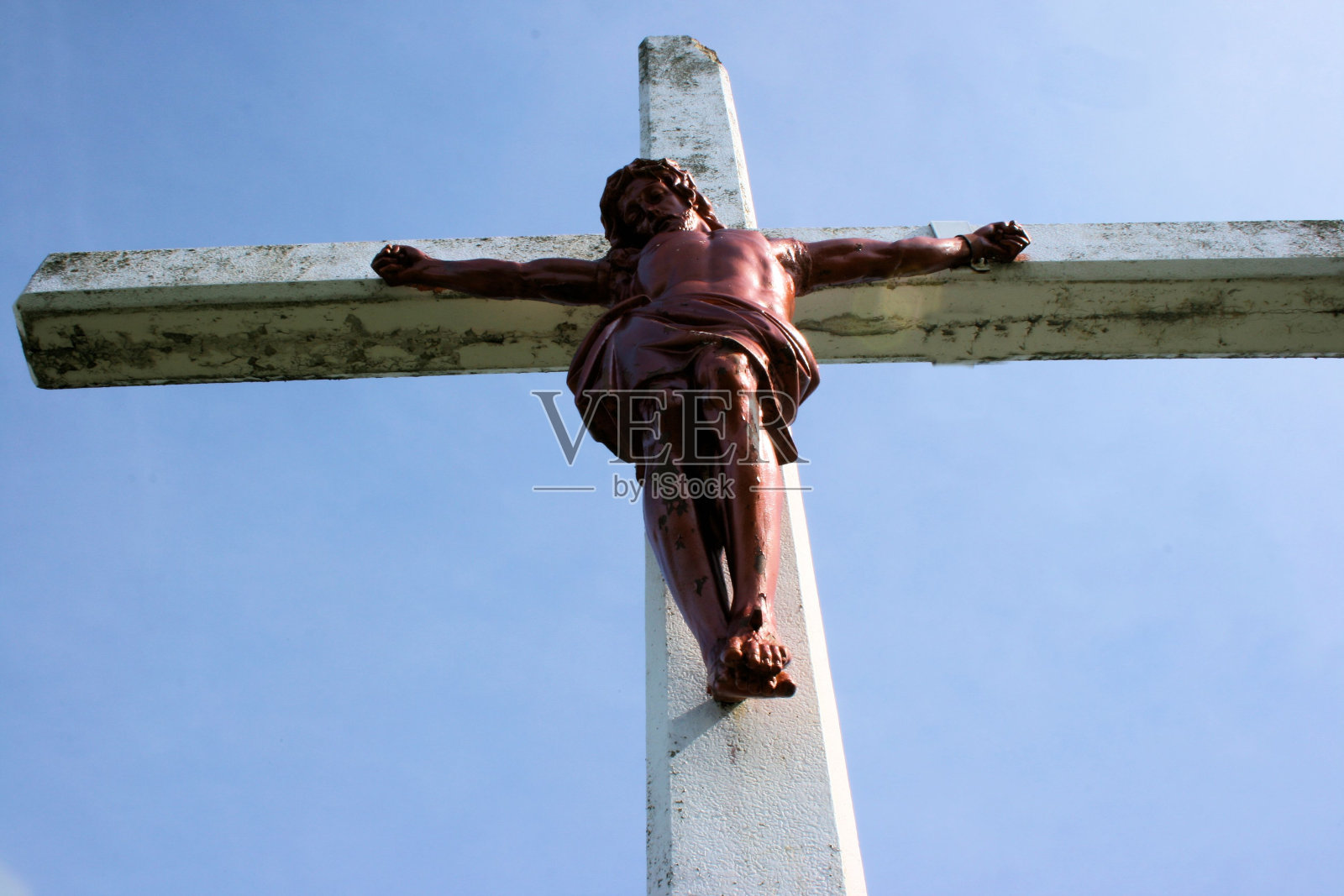 耶稣基督十字架上的雕像照片摄影图片