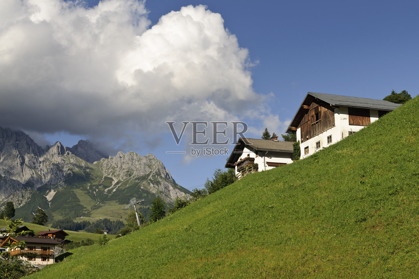 奥地利萨尔茨堡Dienten am Hochkonig山上的阿尔卑斯农舍照片摄影图片