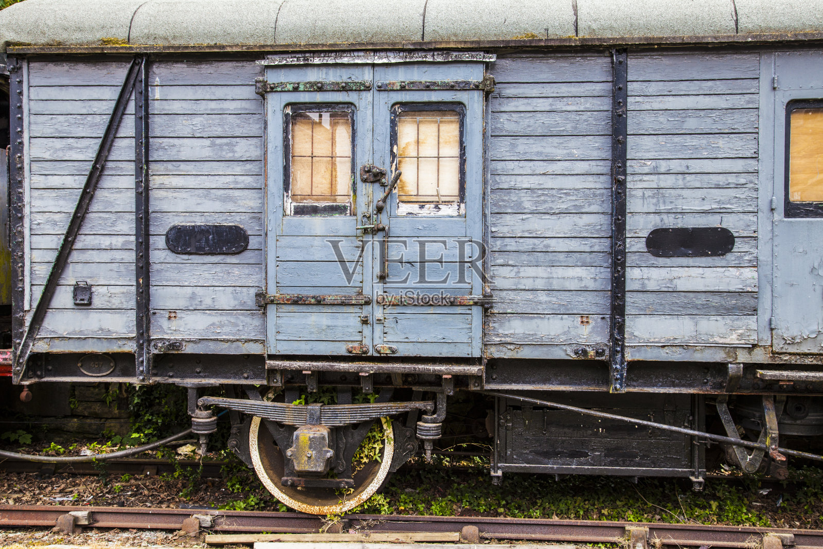 废弃的火车车厢照片摄影图片