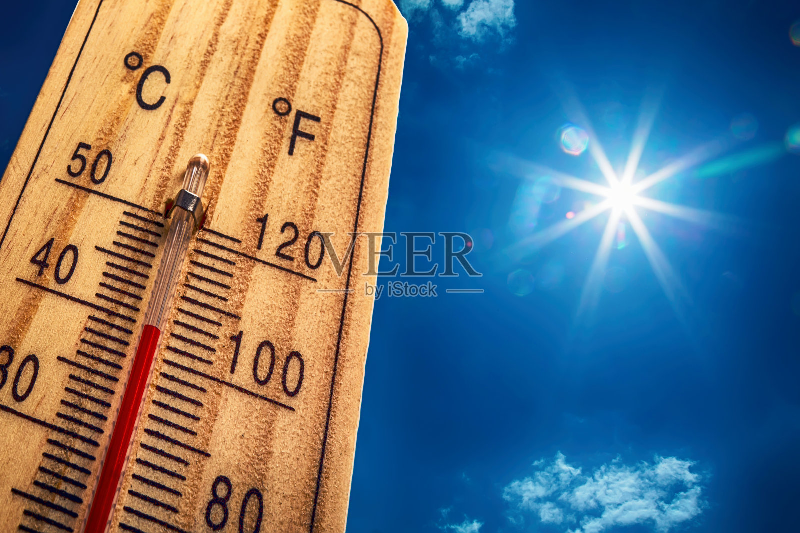 太阳温度40度。炎热的夏天。夏季气温高照片摄影图片