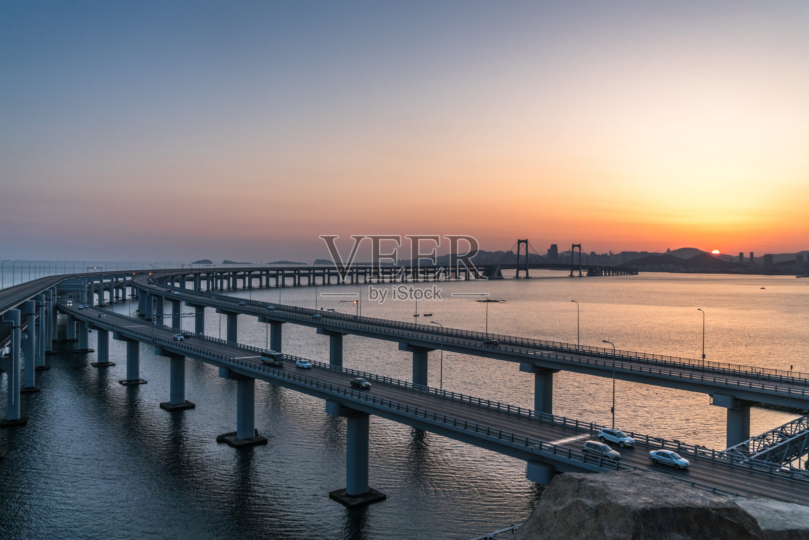 黄昏时分中国大连星海湾大桥的细节拍摄照片摄影图片