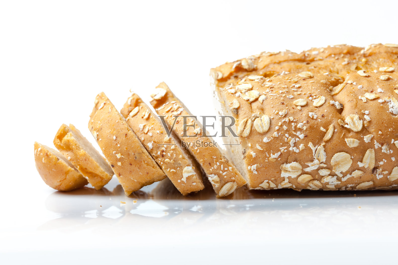 粗磨黑麦和小麦粉制成的面包照片摄影图片