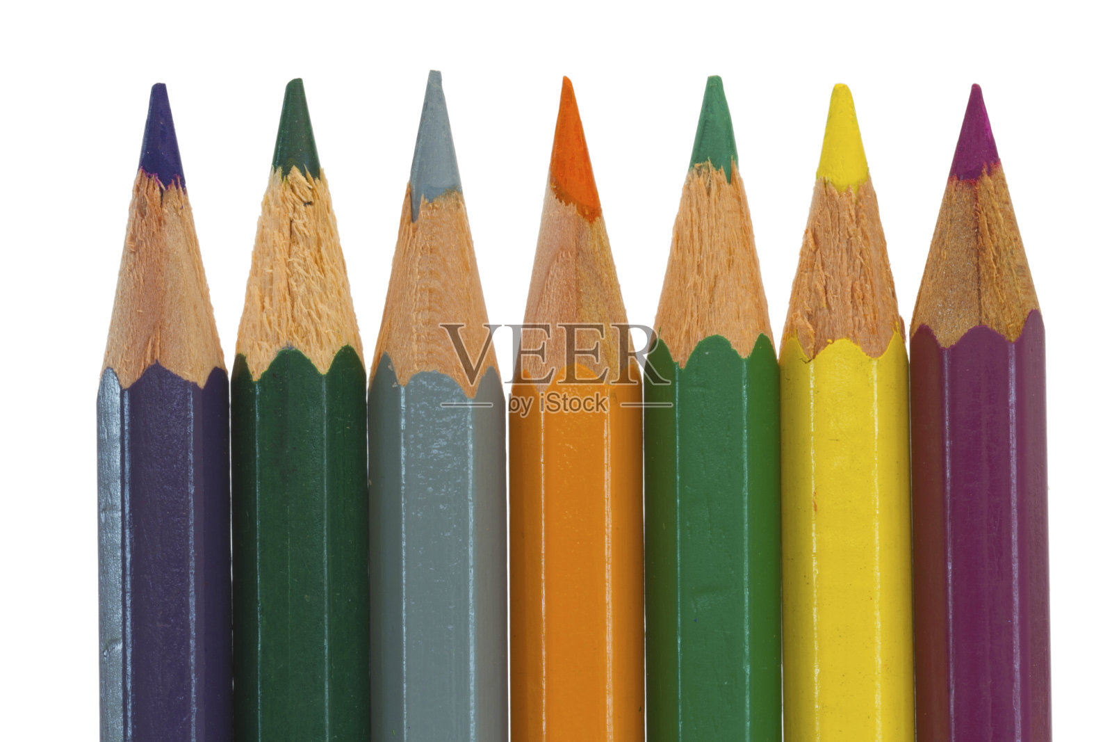 七支彩色铅笔排成一排照片摄影图片