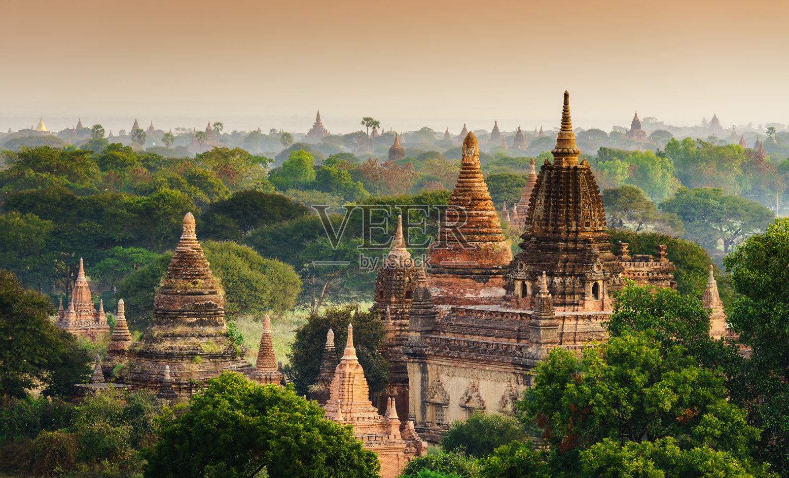 日出时蒲甘的寺庙，曼德勒，缅甸照片摄影图片