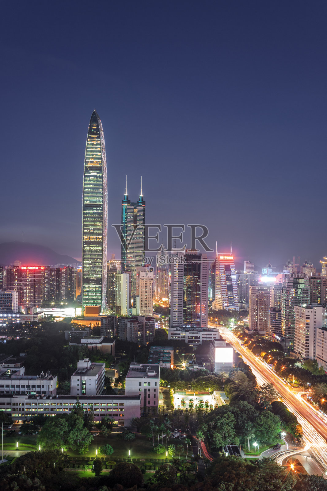 深圳市中心摩天大楼的天际线照片摄影图片